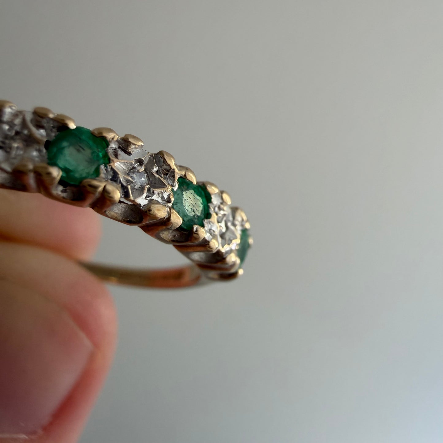 V I N T A G E // enviable green / 9k + emerald + diamond starburst stacking band / size 5.5+