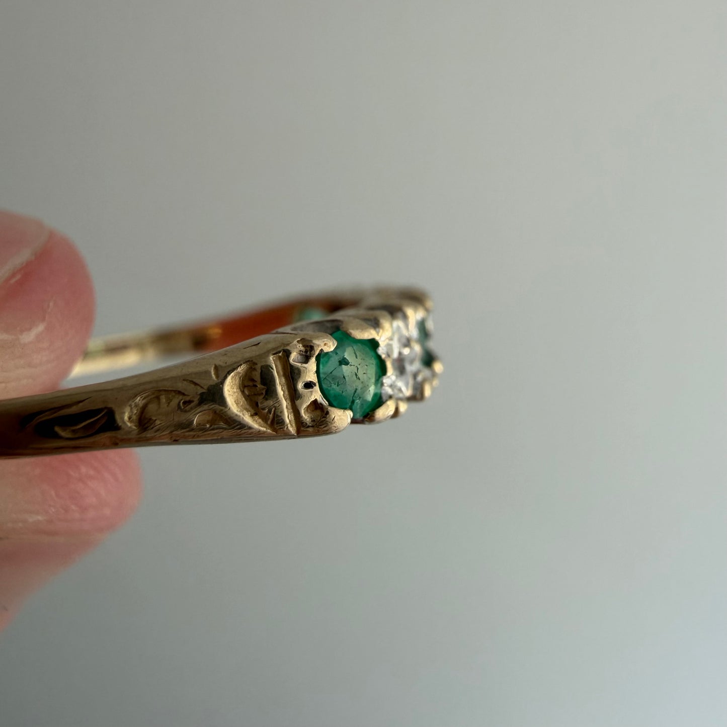 V I N T A G E // enviable green / 9k + emerald + diamond starburst stacking band / size 5.5+
