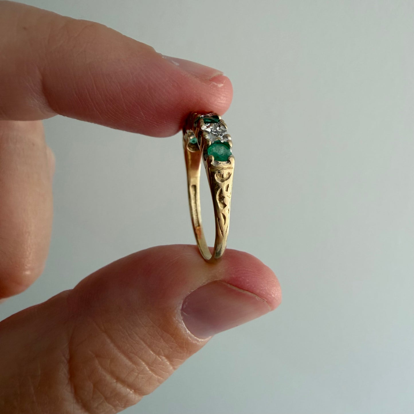 V I N T A G E // enviable green / 9k + emerald + diamond starburst stacking band / size 5.5+