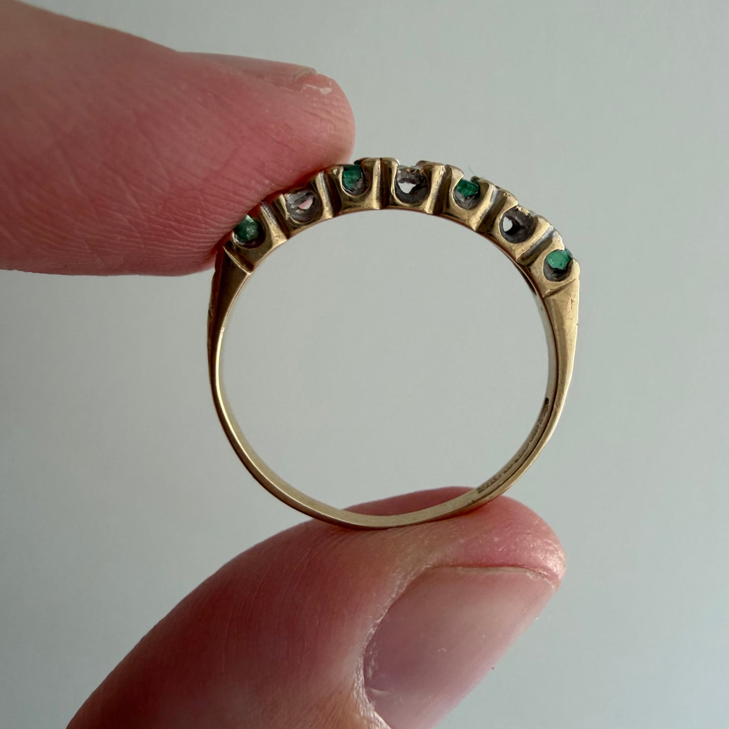 V I N T A G E // enviable green / 9k + emerald + diamond starburst stacking band / size 5.5+