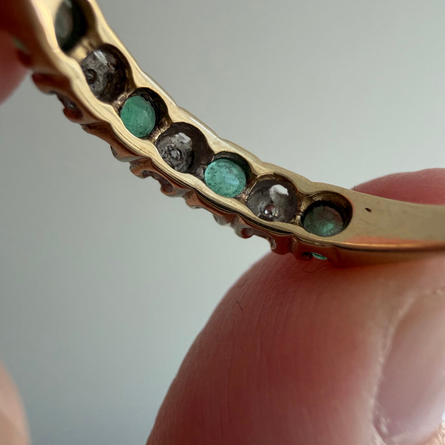 V I N T A G E // enviable green / 9k + emerald + diamond starburst stacking band / size 5.5+