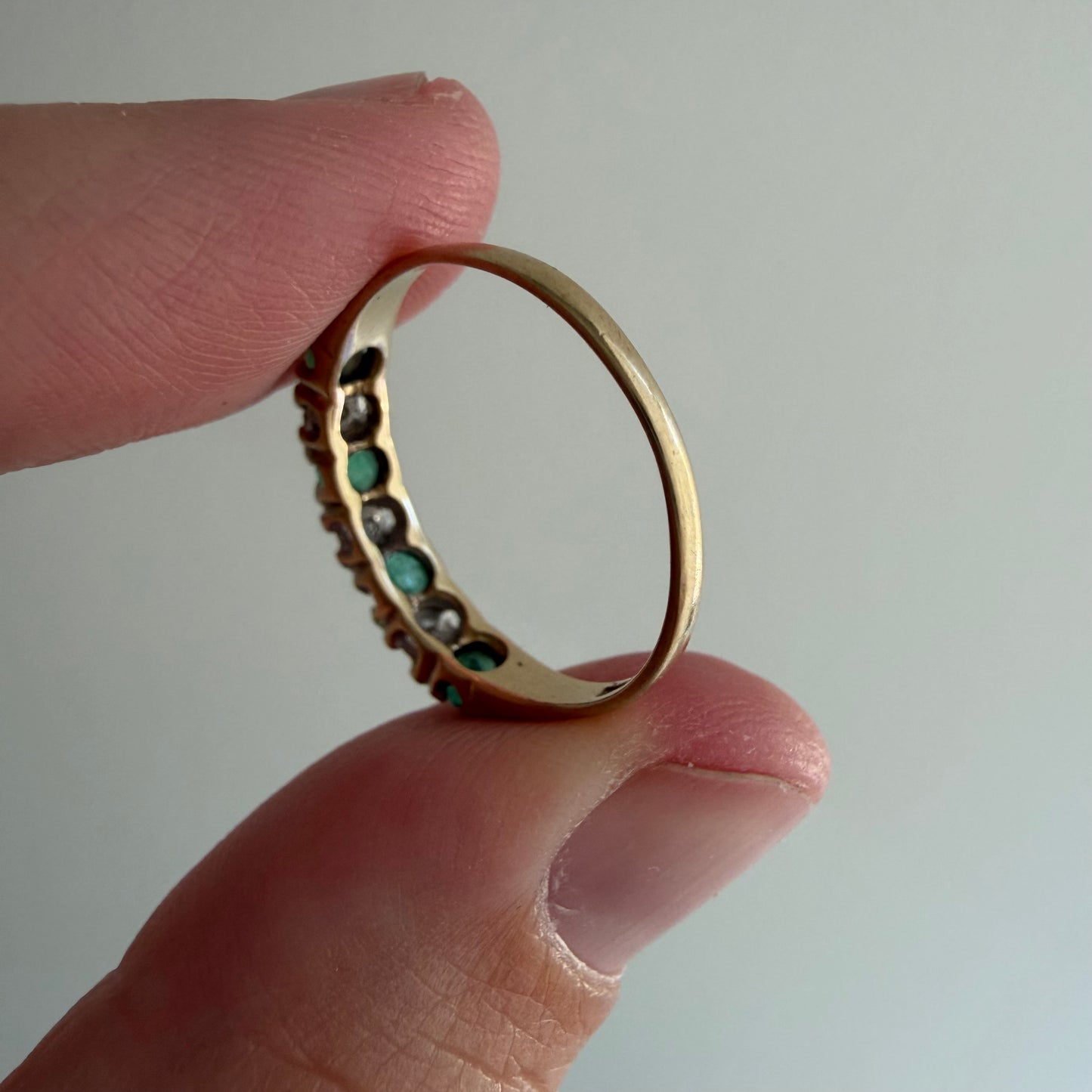 V I N T A G E // enviable green / 9k + emerald + diamond starburst stacking band / size 5.5+