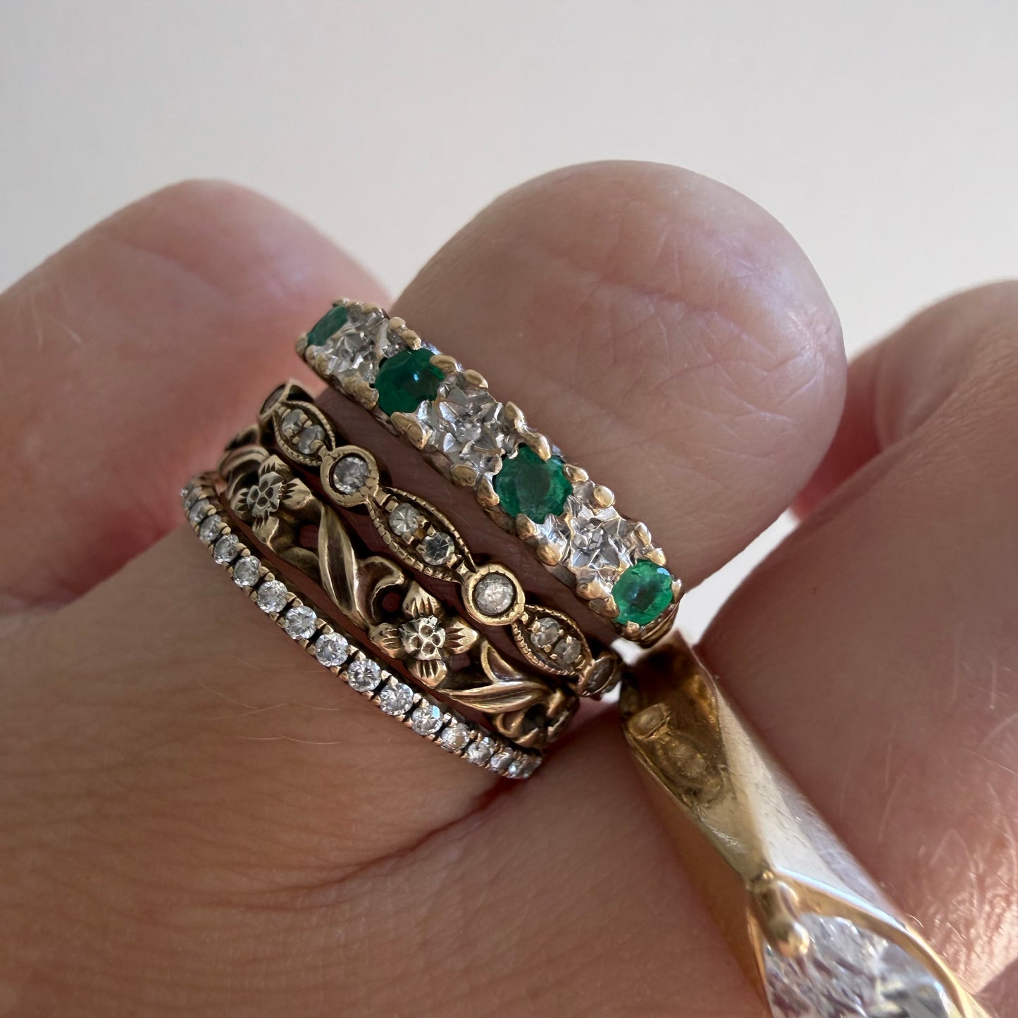 V I N T A G E // enviable green / 9k + emerald + diamond starburst stacking band / size 5.5+