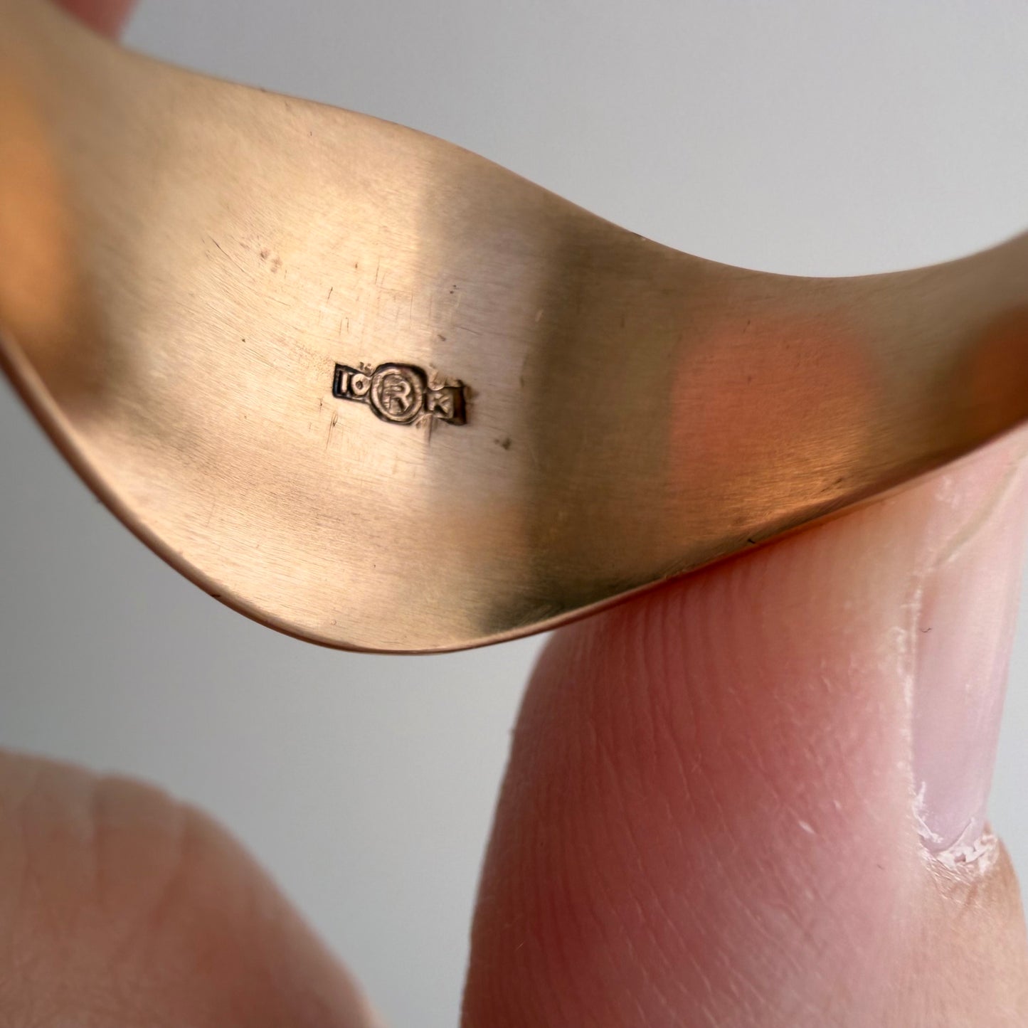 reimagined A N T I Q U E // beam us up / edwardian era 10k rosy gold signet ring + new UFO and willing passenger / size 6.5