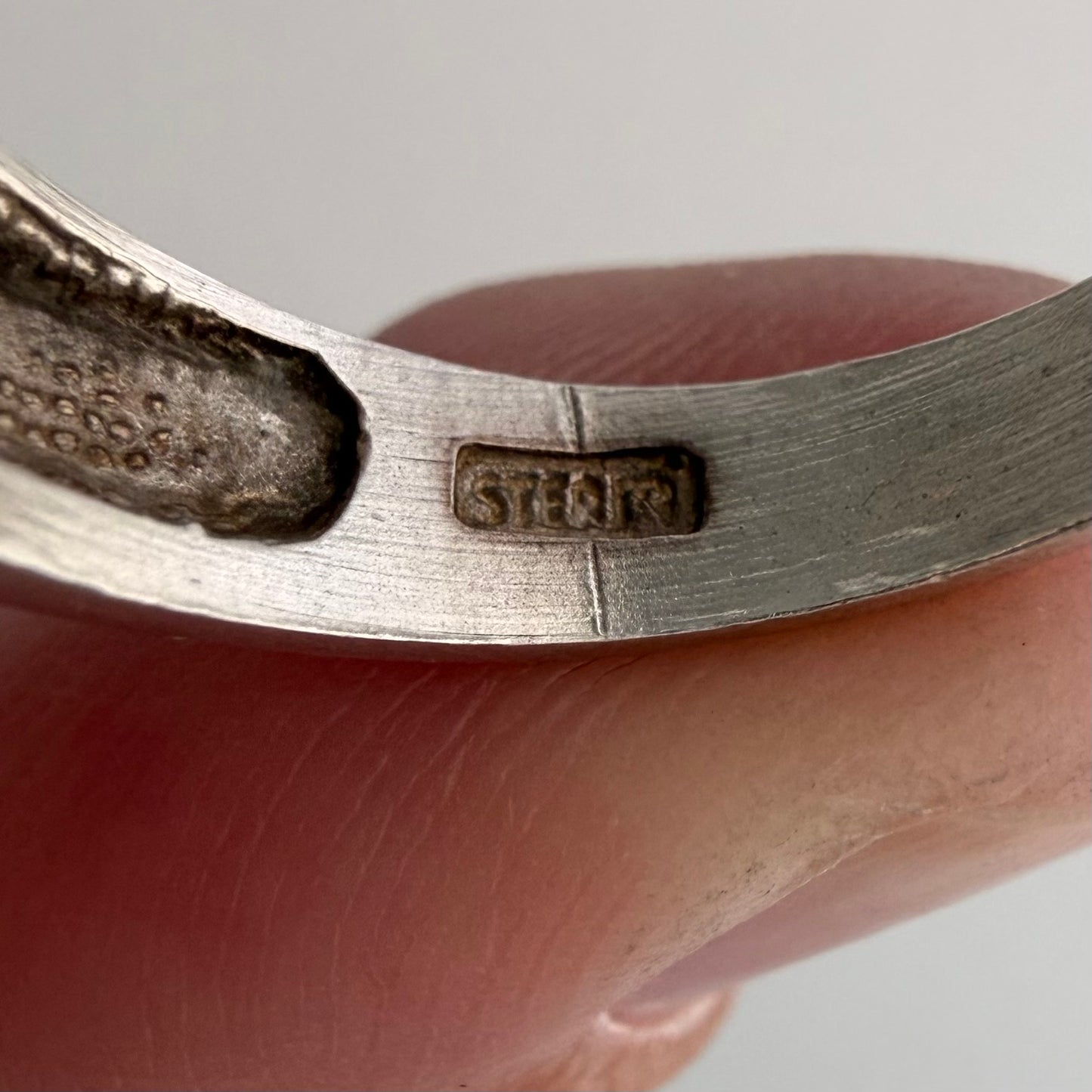 E S T A T E // 1940s lines / sterling silver + 10k + diamond ribbed arch ring / size 6.75