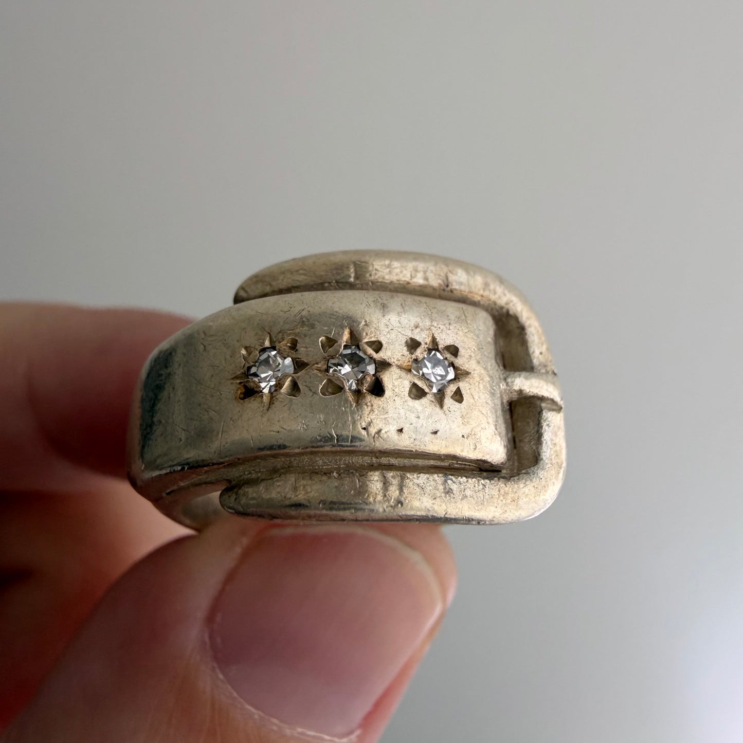 V I N T A G E // timeless stars / sterling silver + star set diamond wide buckle band / size 4ish