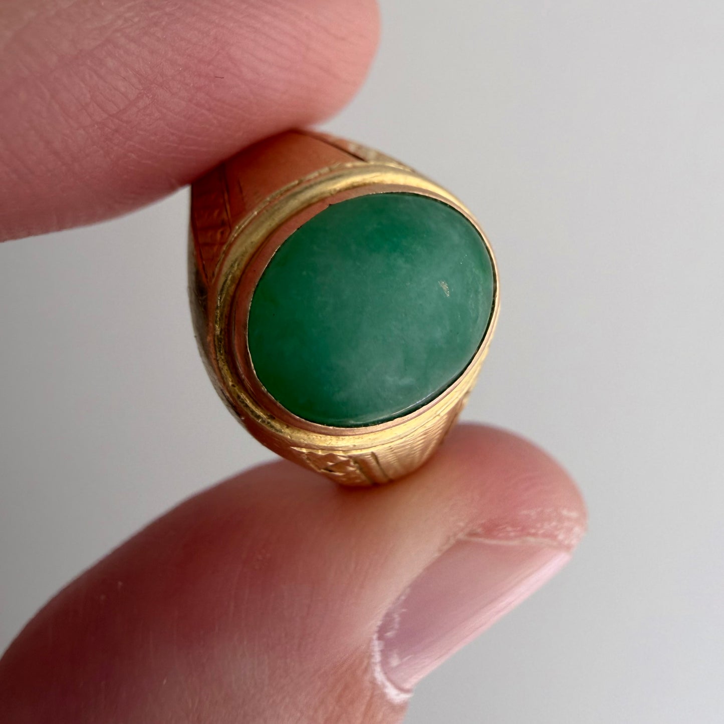 V I N T A G E // emerald eye / 14k + emerald cabochon / size 5