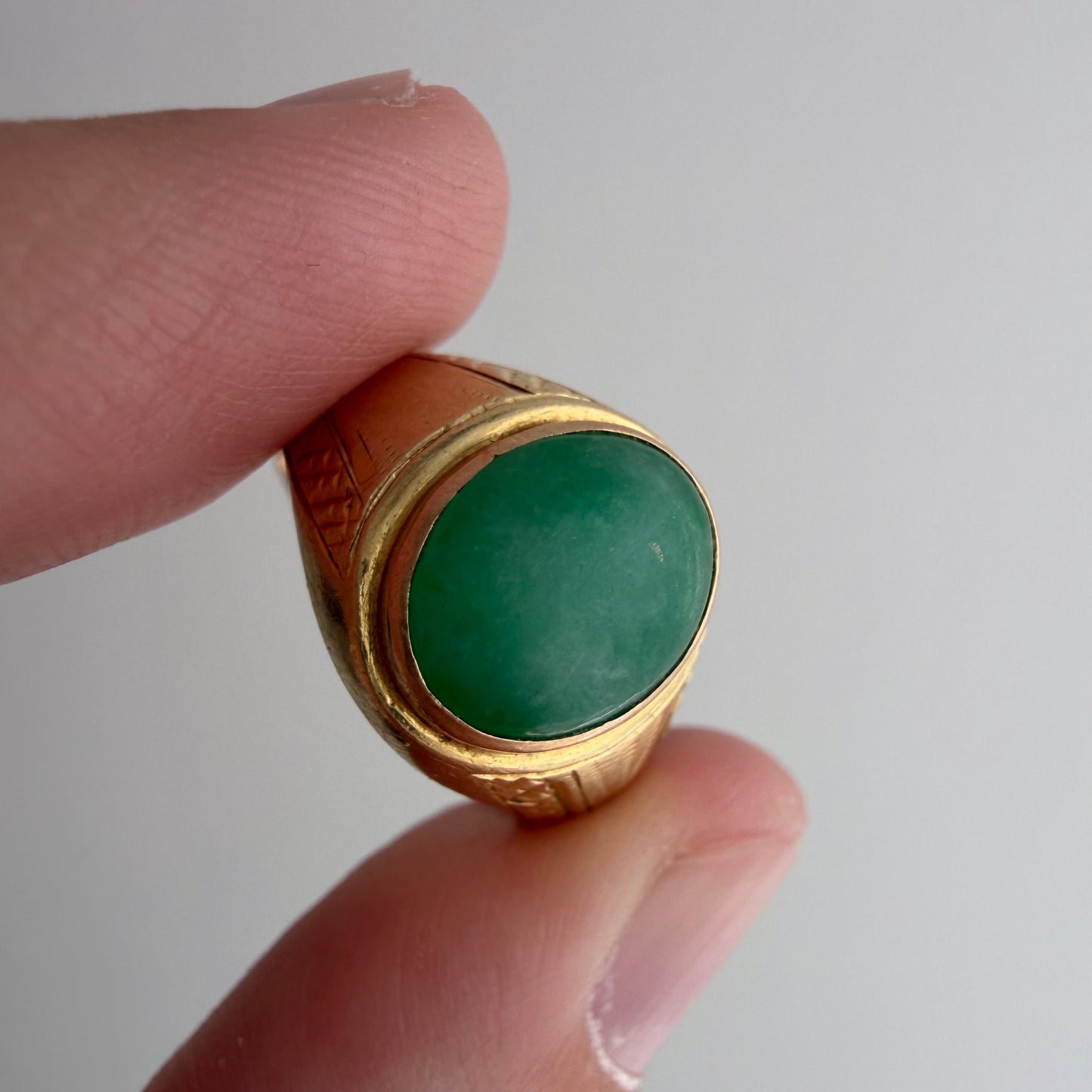 V I N T A G E // emerald eye / 14k + emerald cabochon / size 5