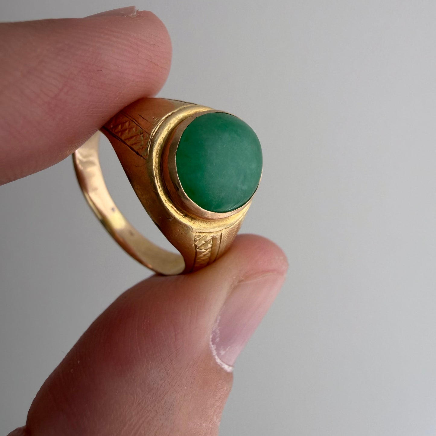 V I N T A G E // emerald eye / 14k + emerald cabochon / size 5