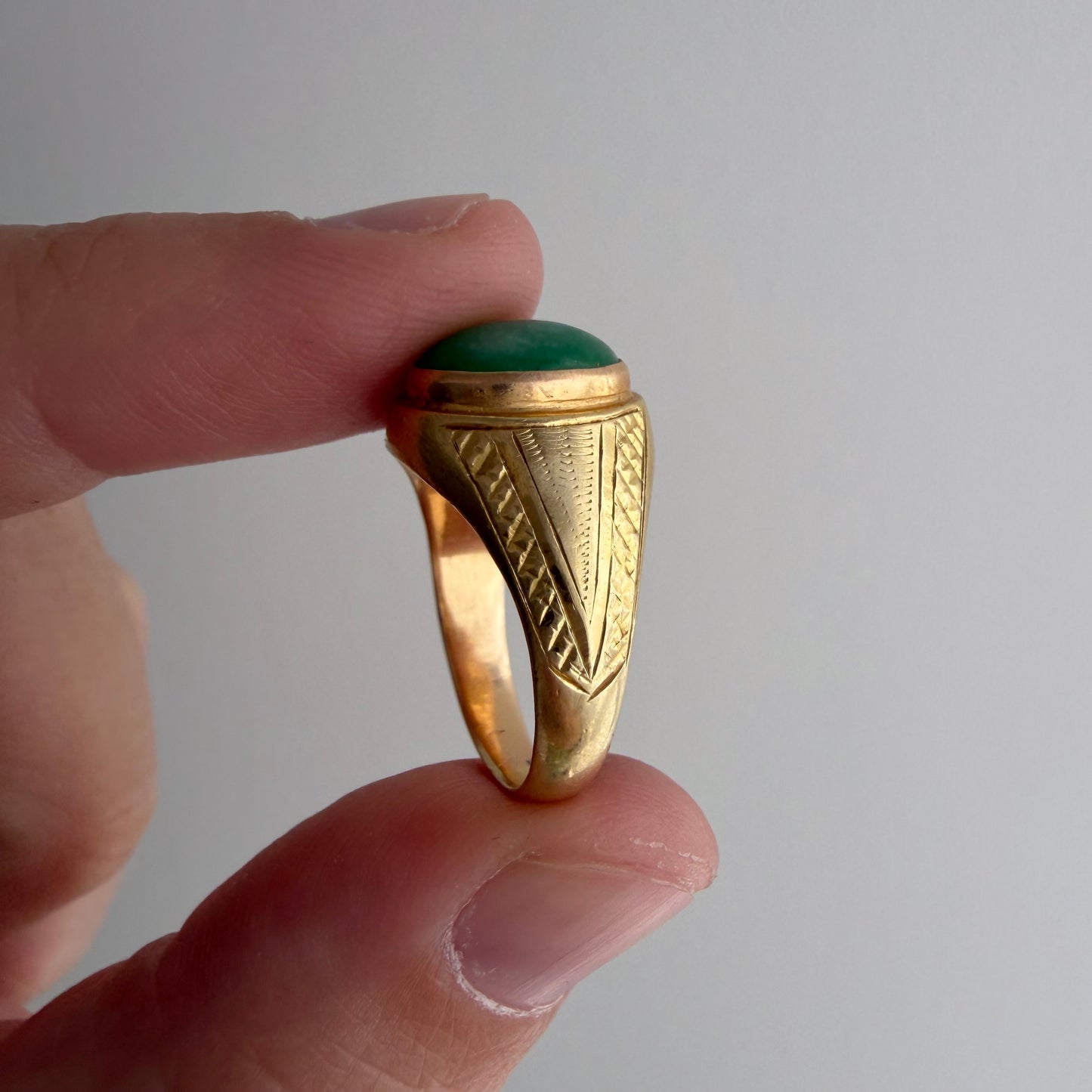 V I N T A G E // emerald eye / 14k + emerald cabochon / size 5