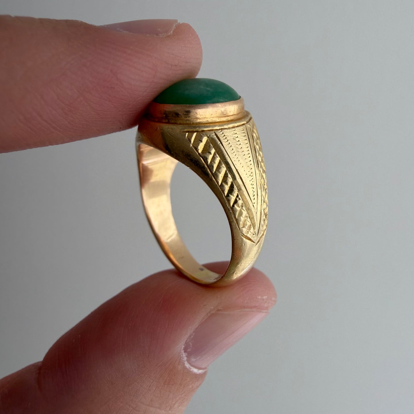 V I N T A G E // emerald eye / 14k + emerald cabochon / size 5