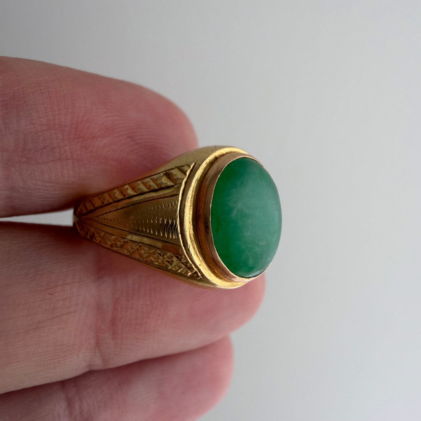 V I N T A G E // emerald eye / 14k + emerald cabochon / size 5