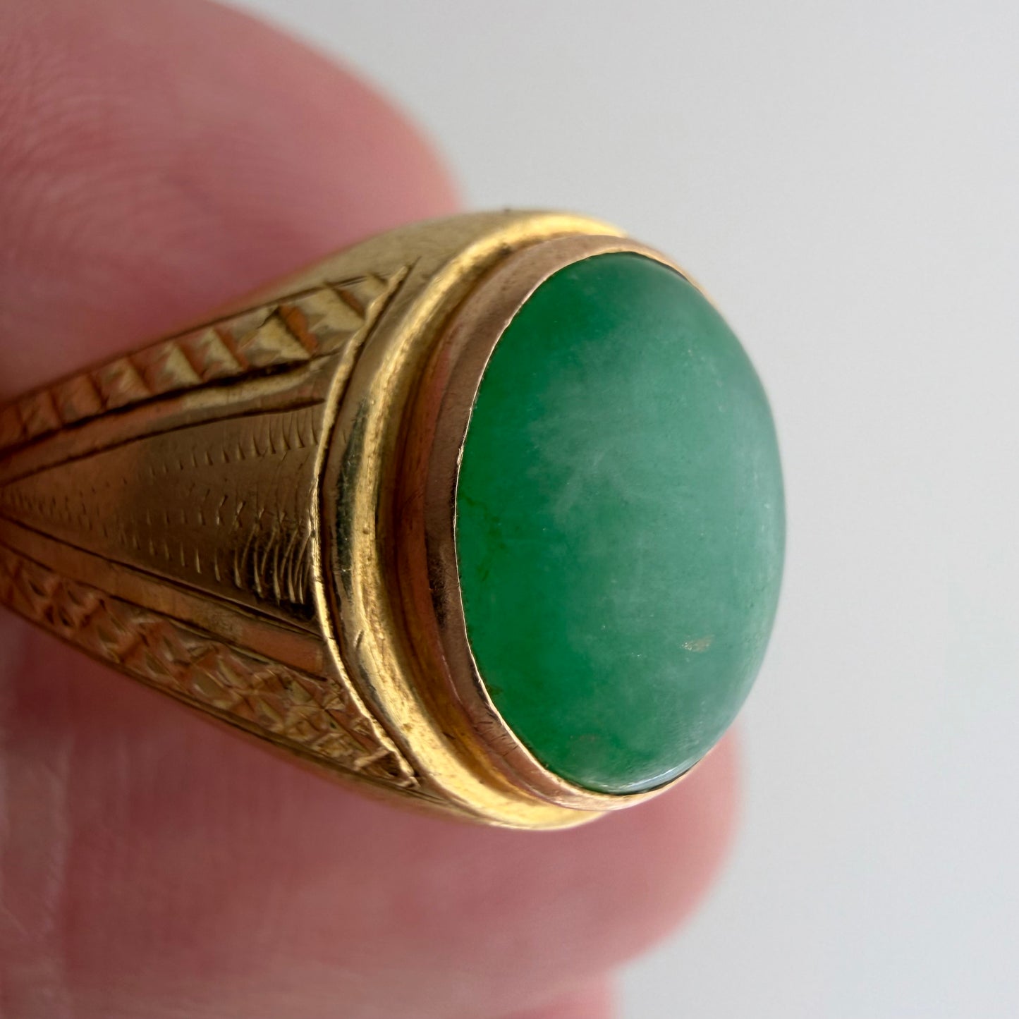 V I N T A G E // emerald eye / 14k + emerald cabochon / size 5