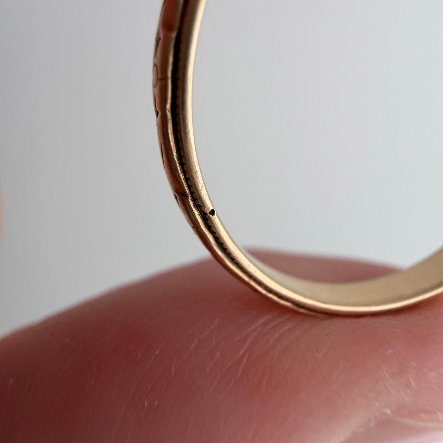 V I N T A G E // fading florals / 10k art nouveau yellow gold floral patterned thin eternity wedding band / size 7.5