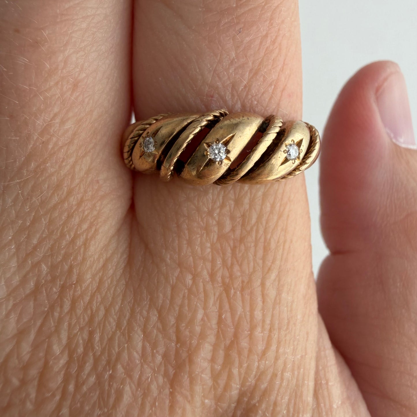 V I N T A G E // sparkle time / 10k and starburst diamond domed croissant ring / size 7