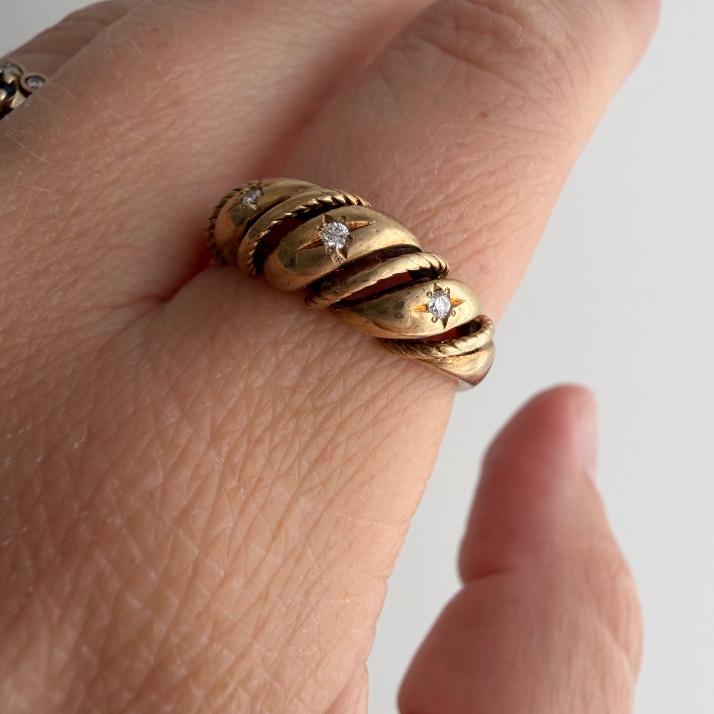 V I N T A G E // sparkle time / 10k and starburst diamond domed croissant ring / size 7