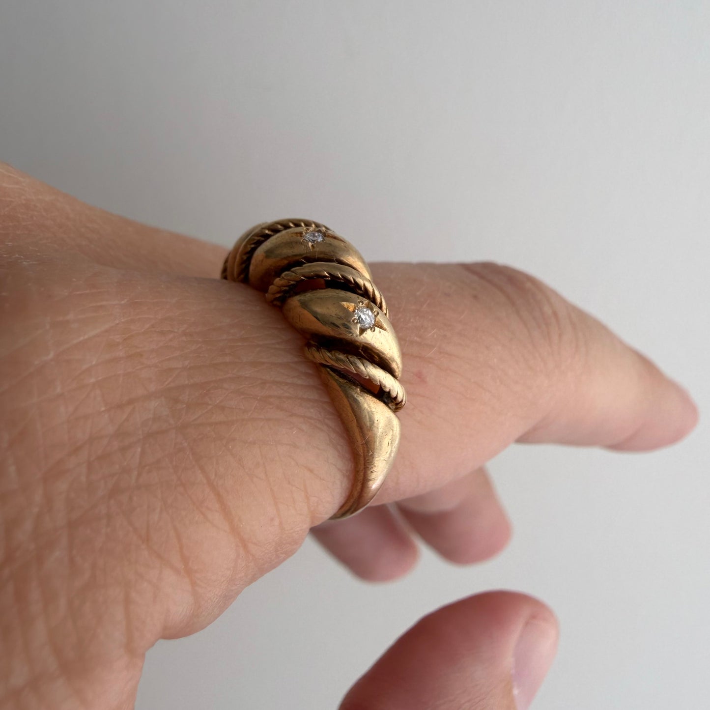 V I N T A G E // sparkle time / 10k and starburst diamond domed croissant ring / size 7