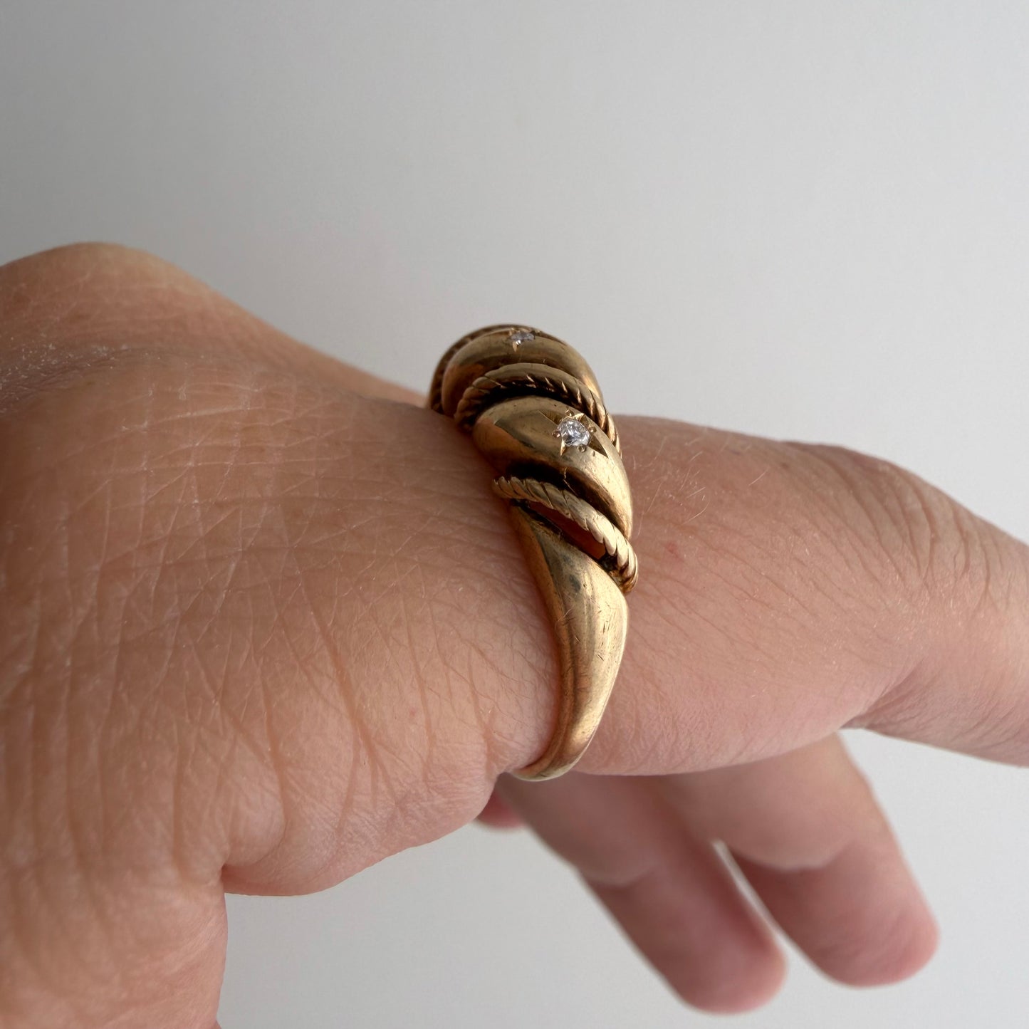 V I N T A G E // sparkle time / 10k and starburst diamond domed croissant ring / size 7