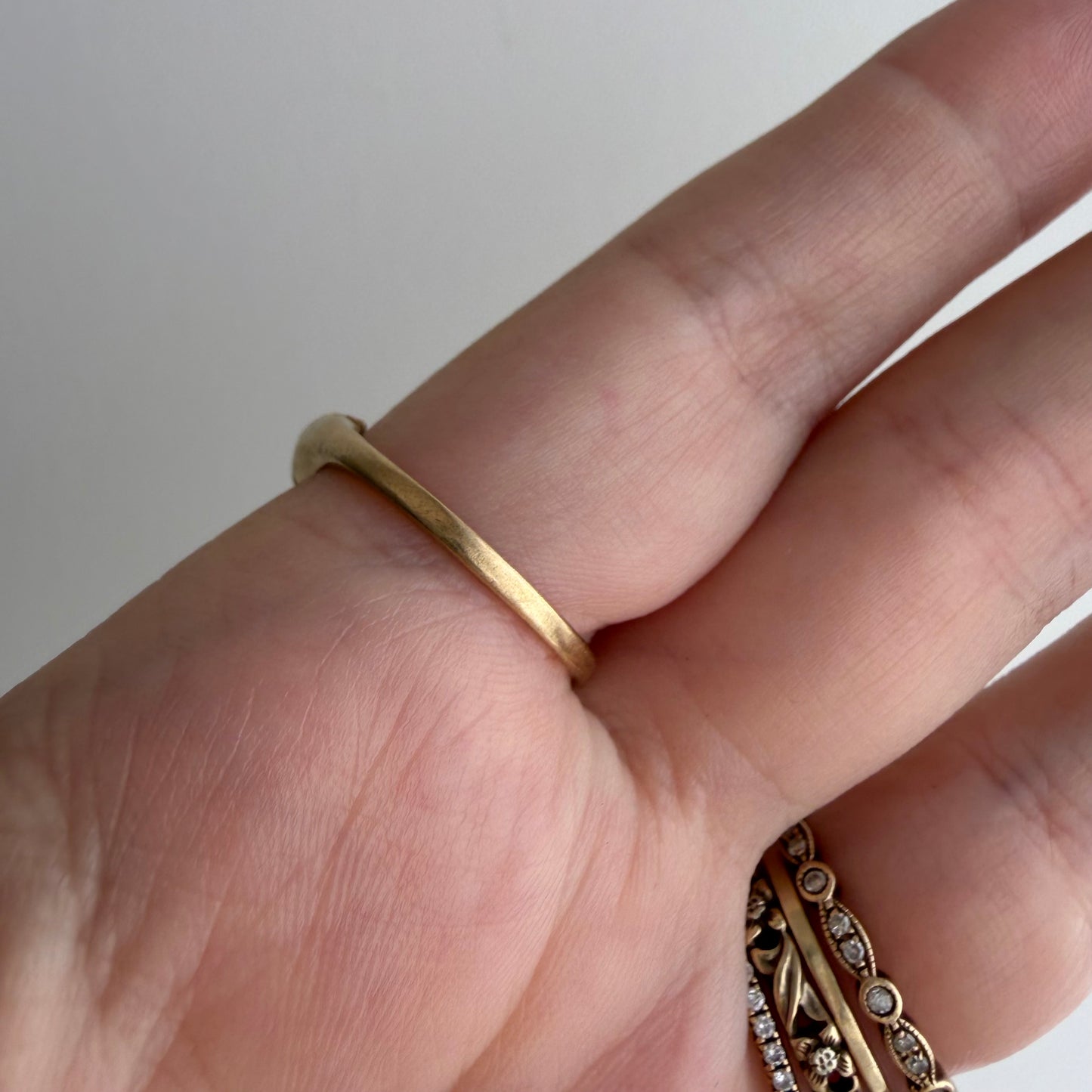 V I N T A G E // sparkle time / 10k and starburst diamond domed croissant ring / size 7