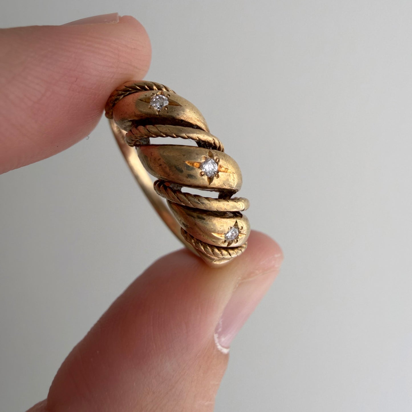V I N T A G E // sparkle time / 10k and starburst diamond domed croissant ring / size 7