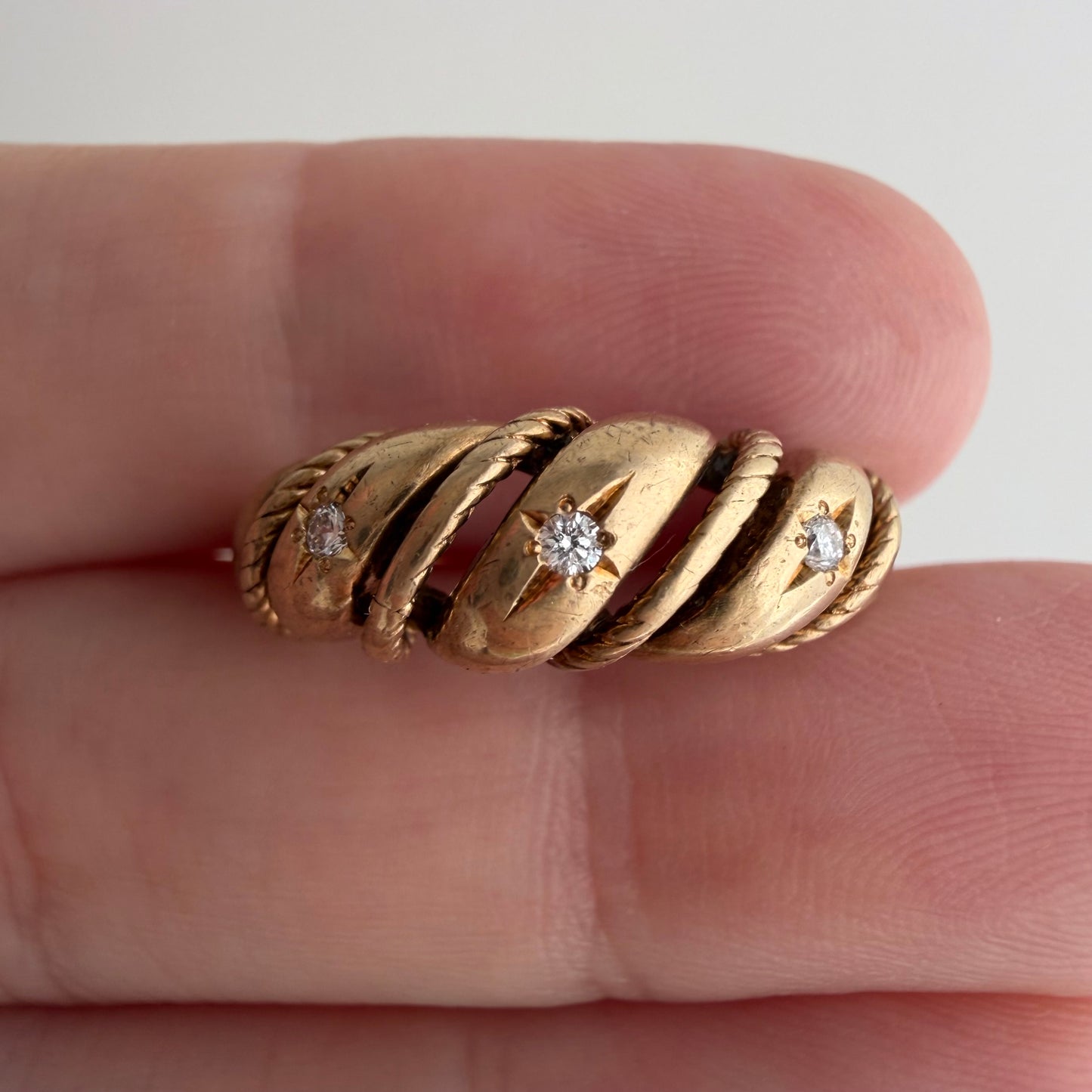 V I N T A G E // sparkle time / 10k and starburst diamond domed croissant ring / size 7