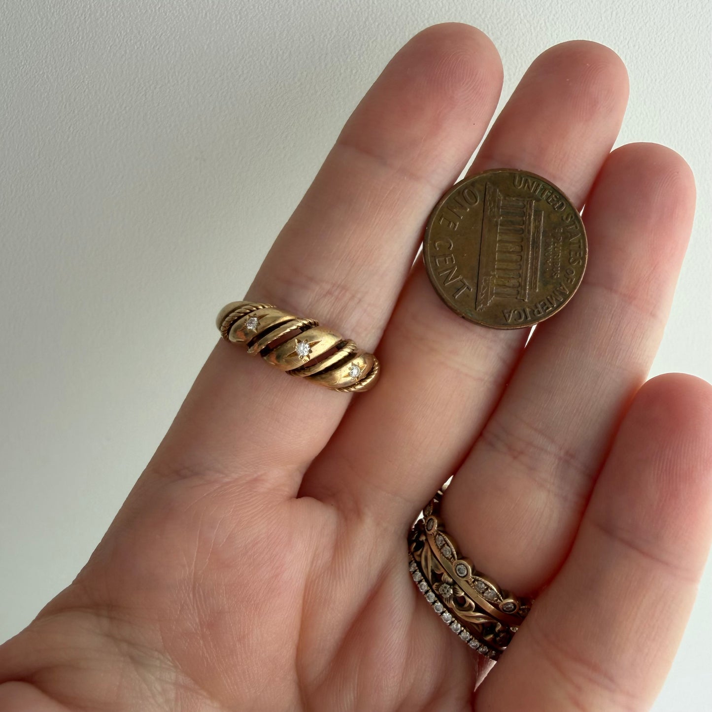 V I N T A G E // sparkle time / 10k and starburst diamond domed croissant ring / size 7