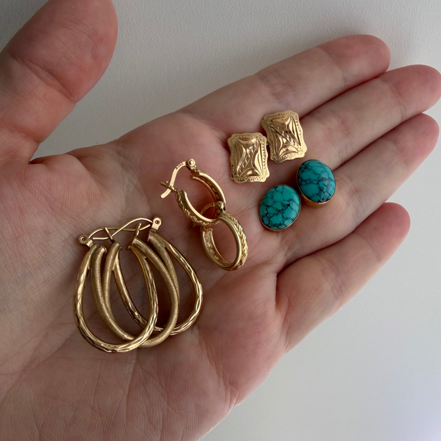 LIKE A LIVE // karat gold earrings