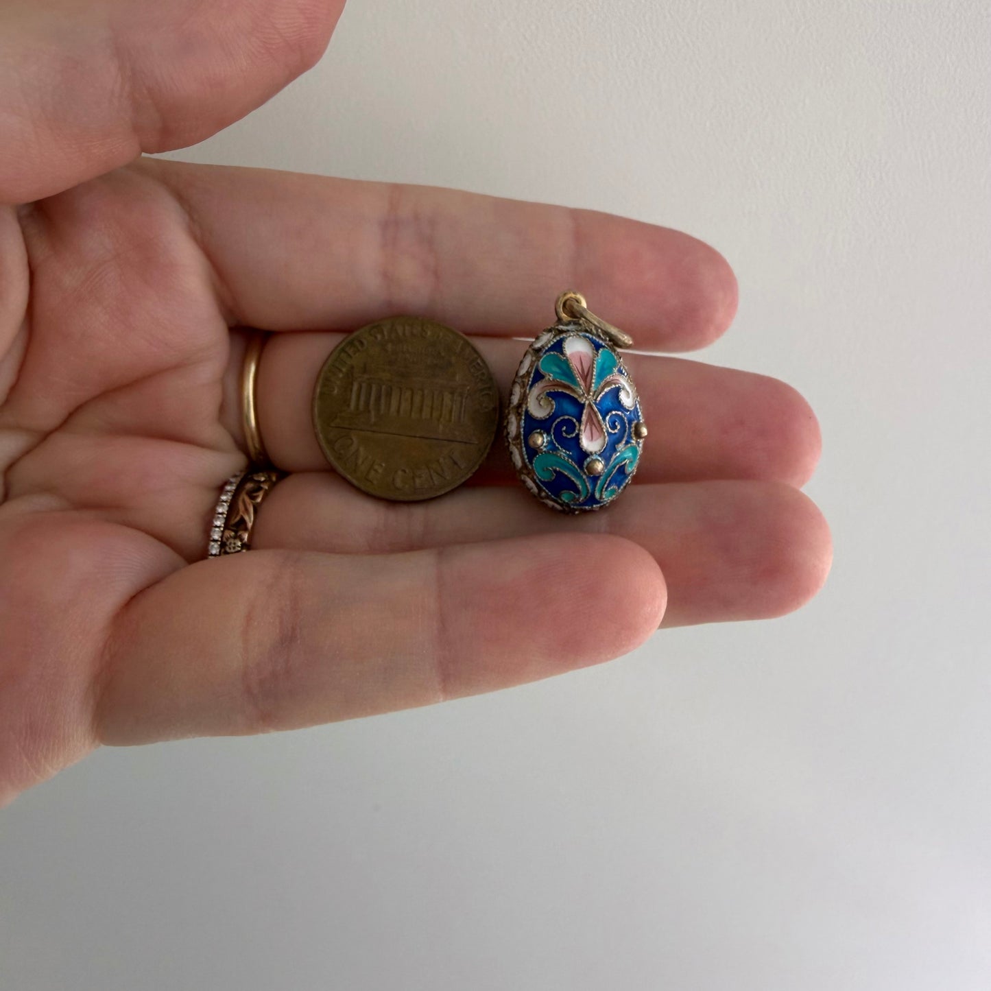 LIKE A LIVE // Alemany Flea Market find / silver pendants