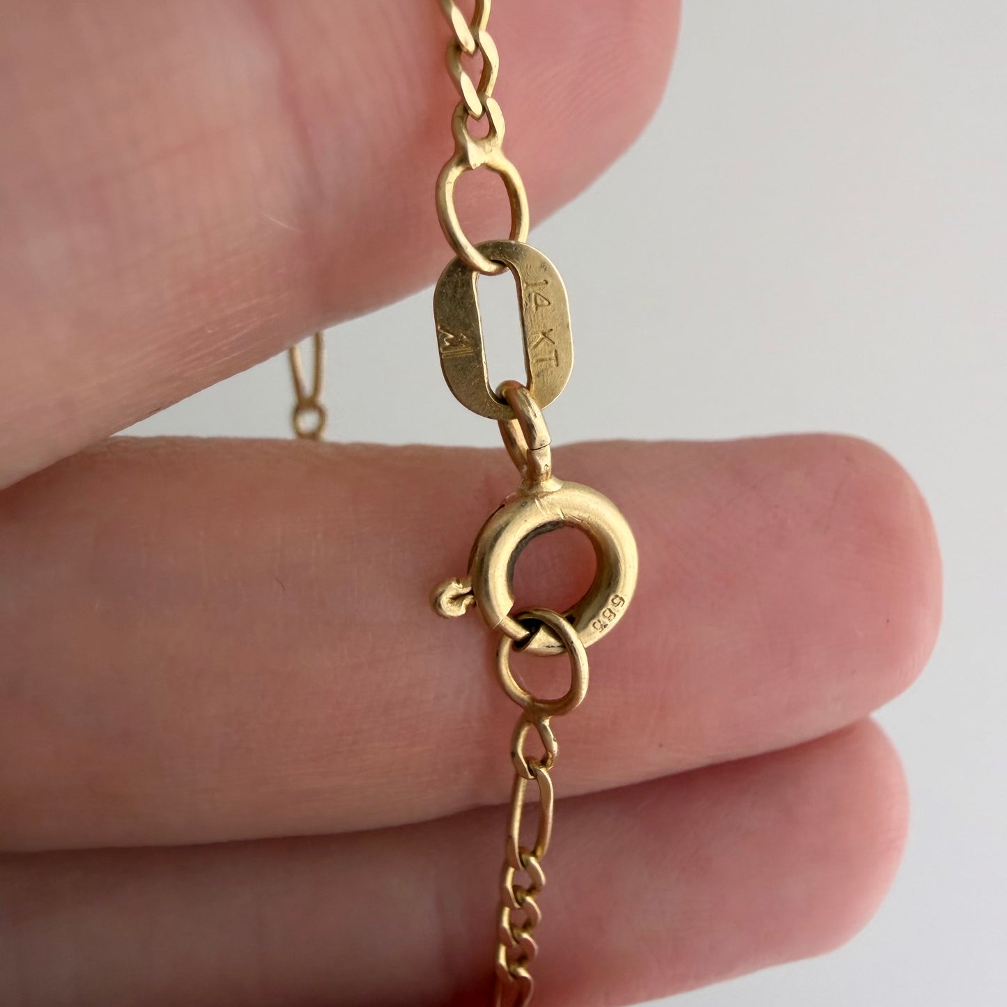 V I N T A G E // everyday figaro / 14k yellow gold dainty figaro link chain necklace / 19.25", 3.2g
