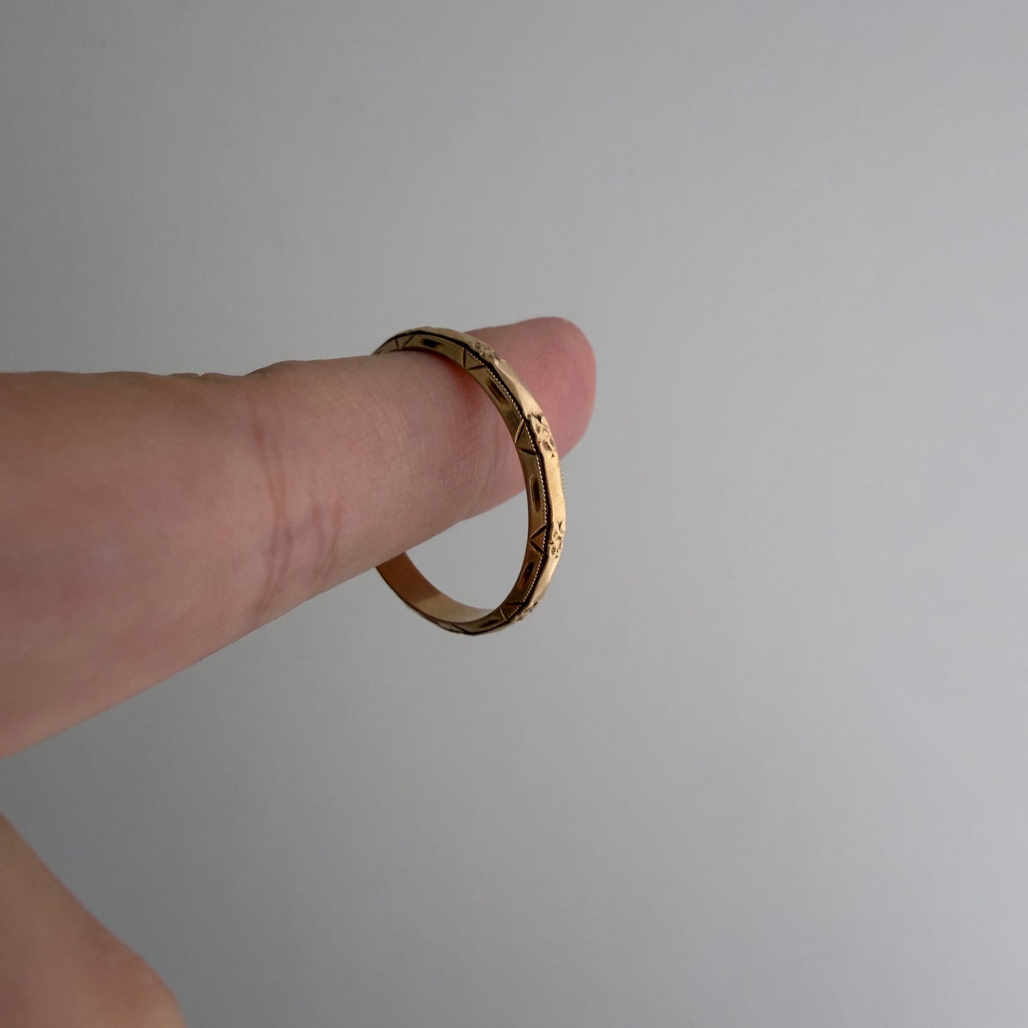 V I N T A G E // eternal blooms / 14k floral patterned eternity wedding band / size 10.5