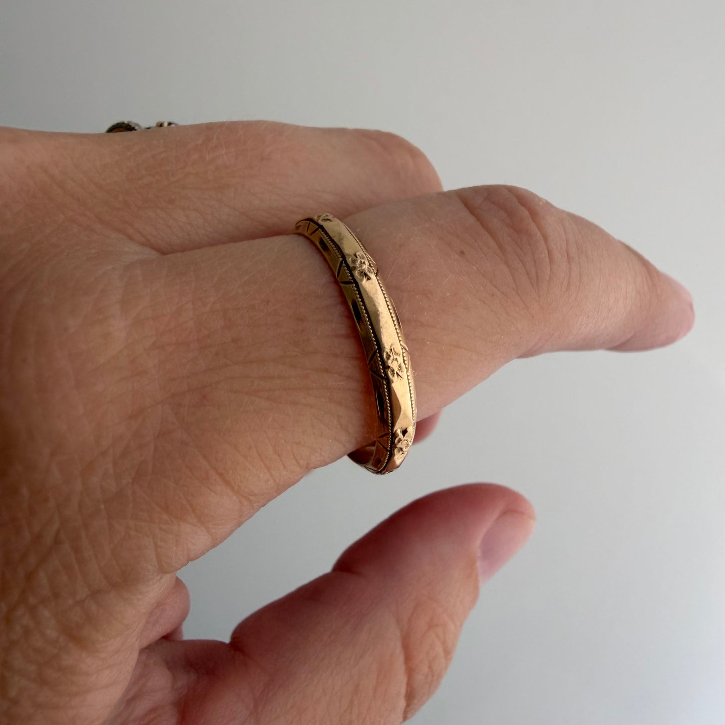 V I N T A G E // eternal blooms / 14k floral patterned eternity wedding band / size 10.5