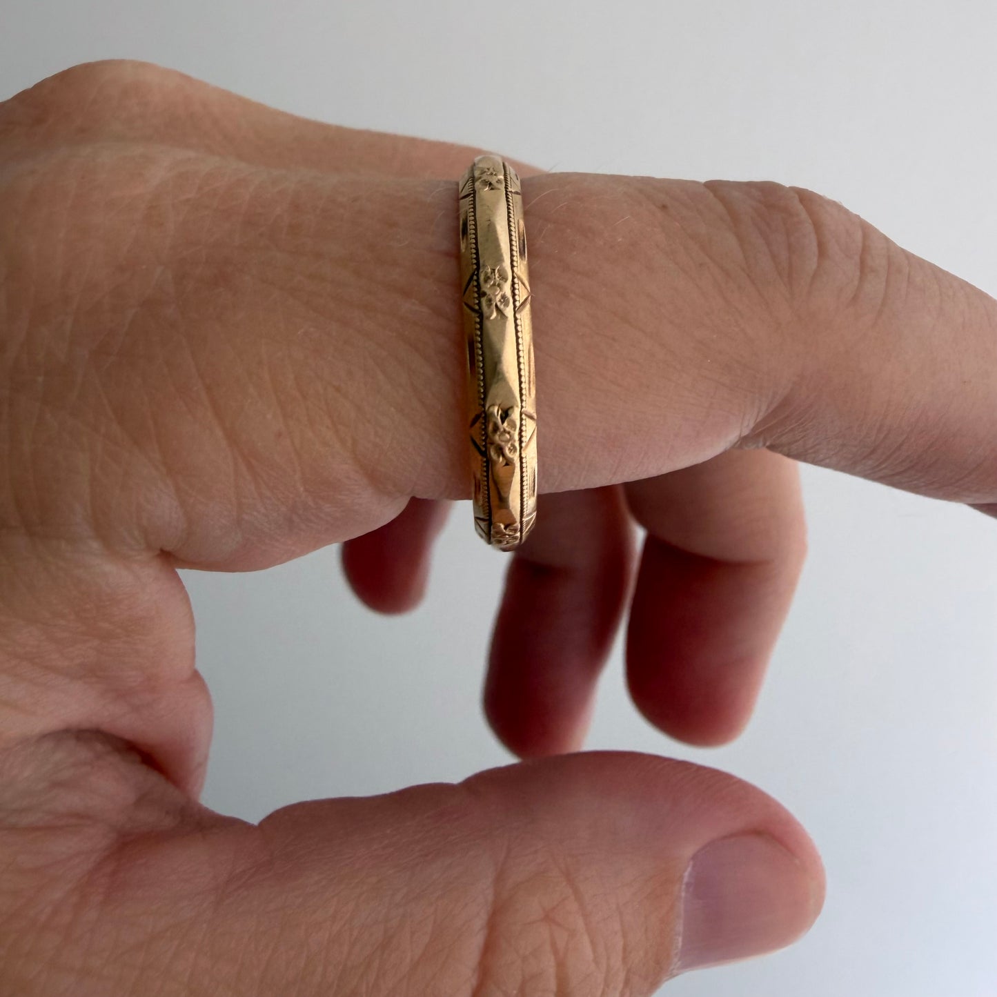 V I N T A G E // eternal blooms / 14k floral patterned eternity wedding band / size 10.5