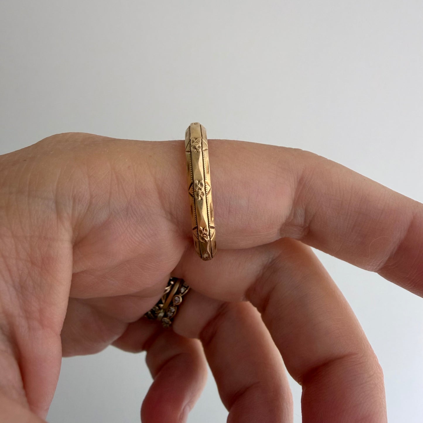 V I N T A G E // eternal blooms / 14k floral patterned eternity wedding band / size 10.5