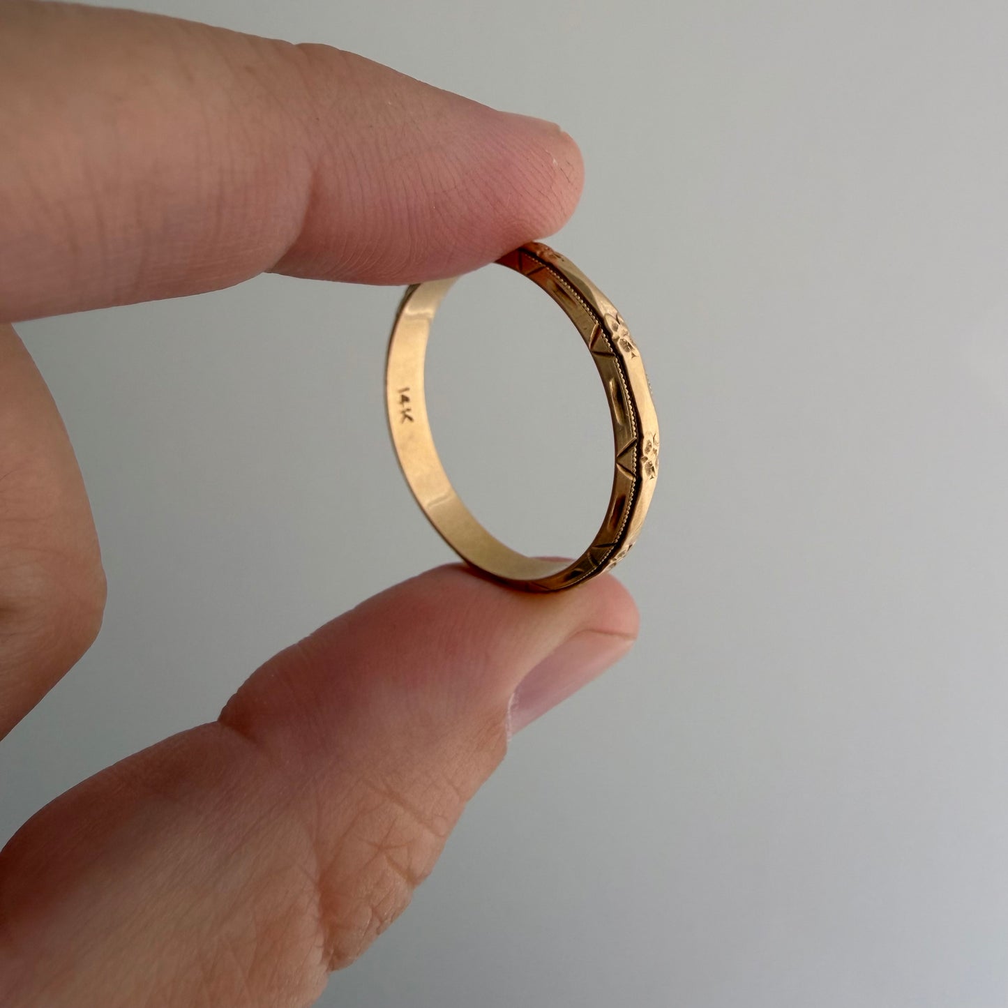 V I N T A G E // eternal blooms / 14k floral patterned eternity wedding band / size 10.5