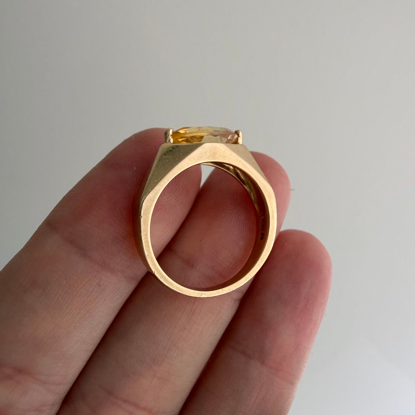 E S T A T E // citrine eye / modernist geometric east west citrine solitaire stacking ring / size 6