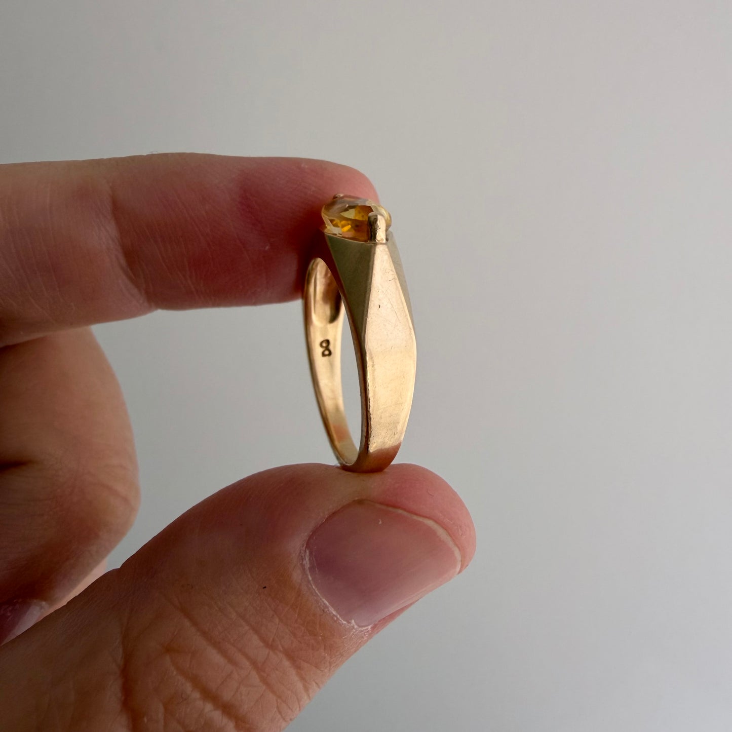 E S T A T E // citrine eye / modernist geometric east west citrine solitaire stacking ring / size 6