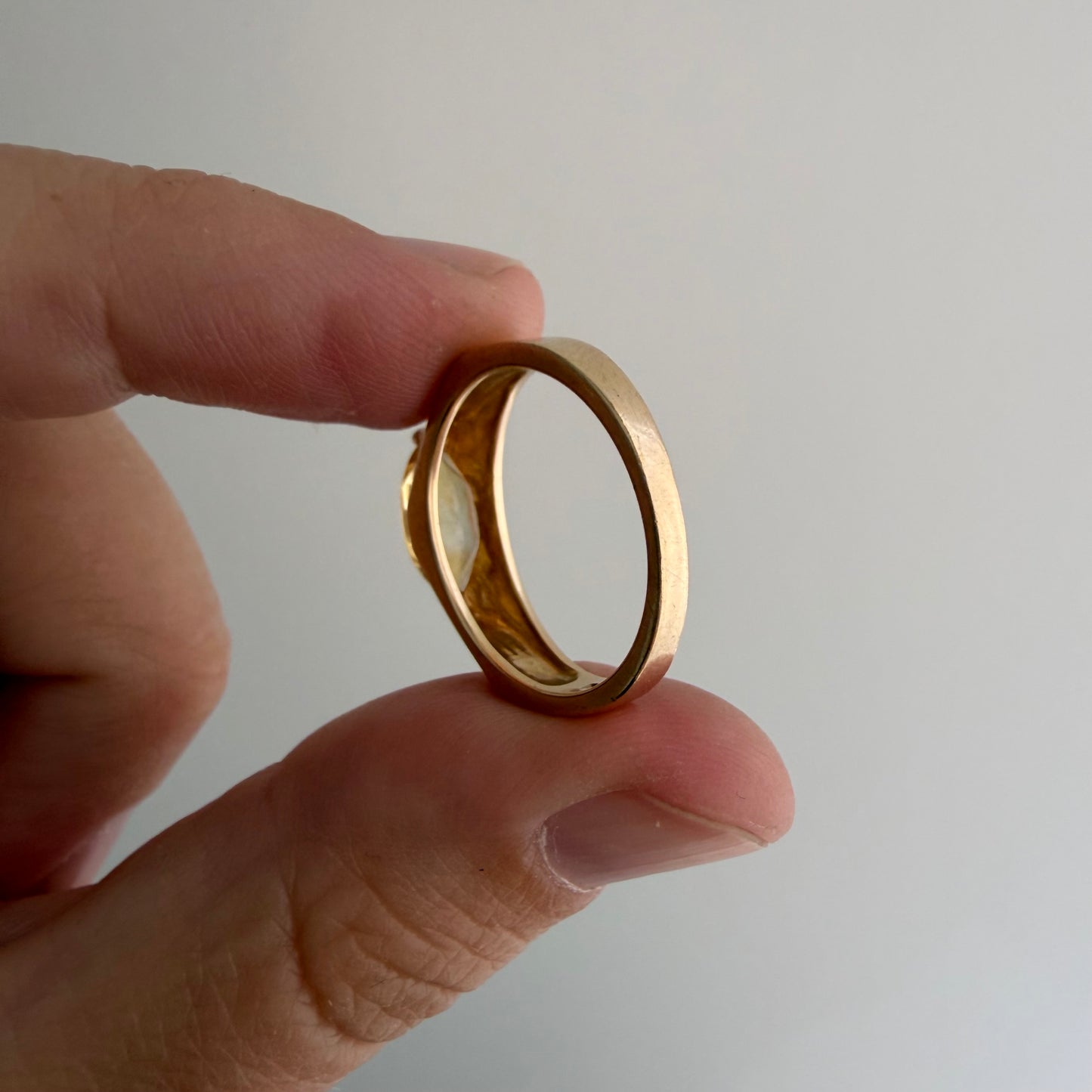 E S T A T E // citrine eye / modernist geometric east west citrine solitaire stacking ring / size 6