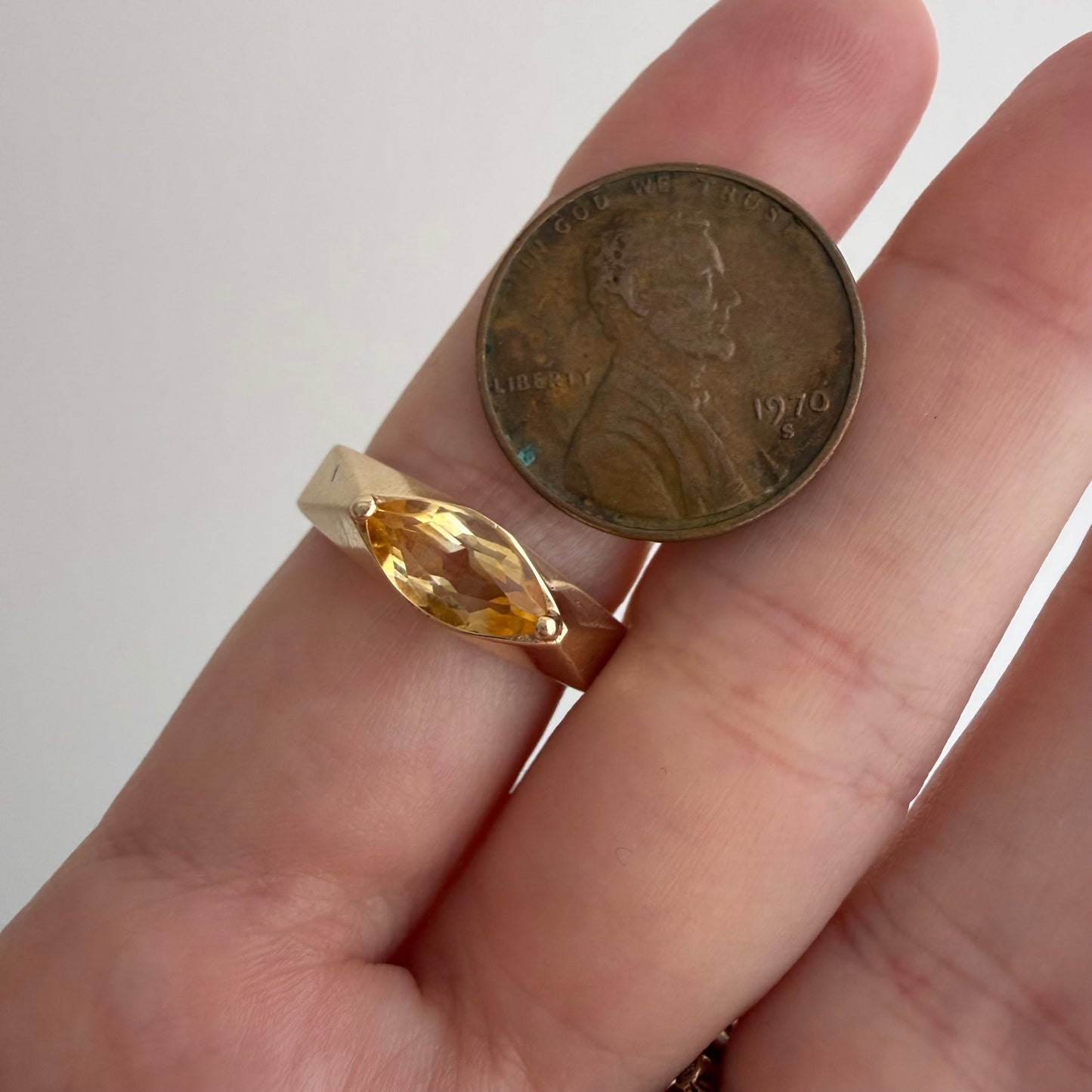 E S T A T E // citrine eye / modernist geometric east west citrine solitaire stacking ring / size 6