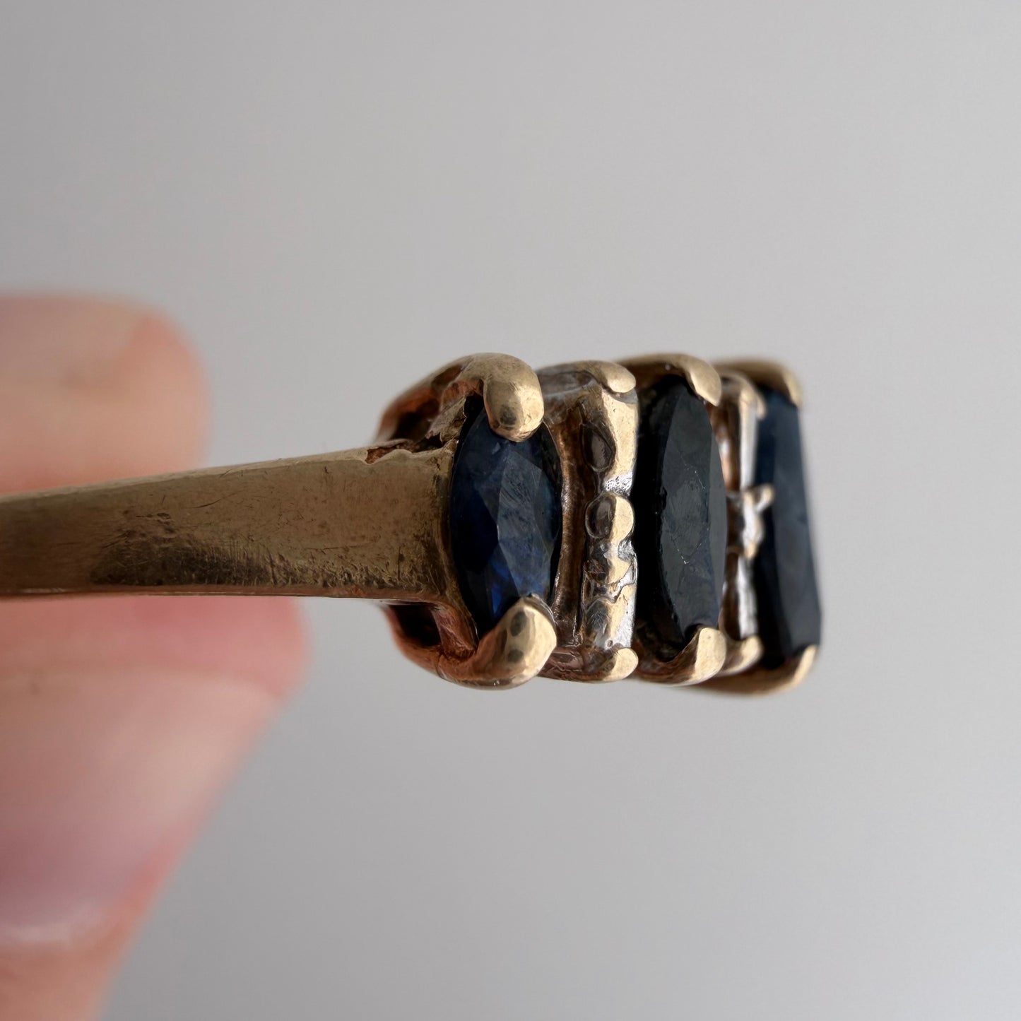 V I N T A G E // marquise magic / 10k and blue topaz raised band / size 6.25