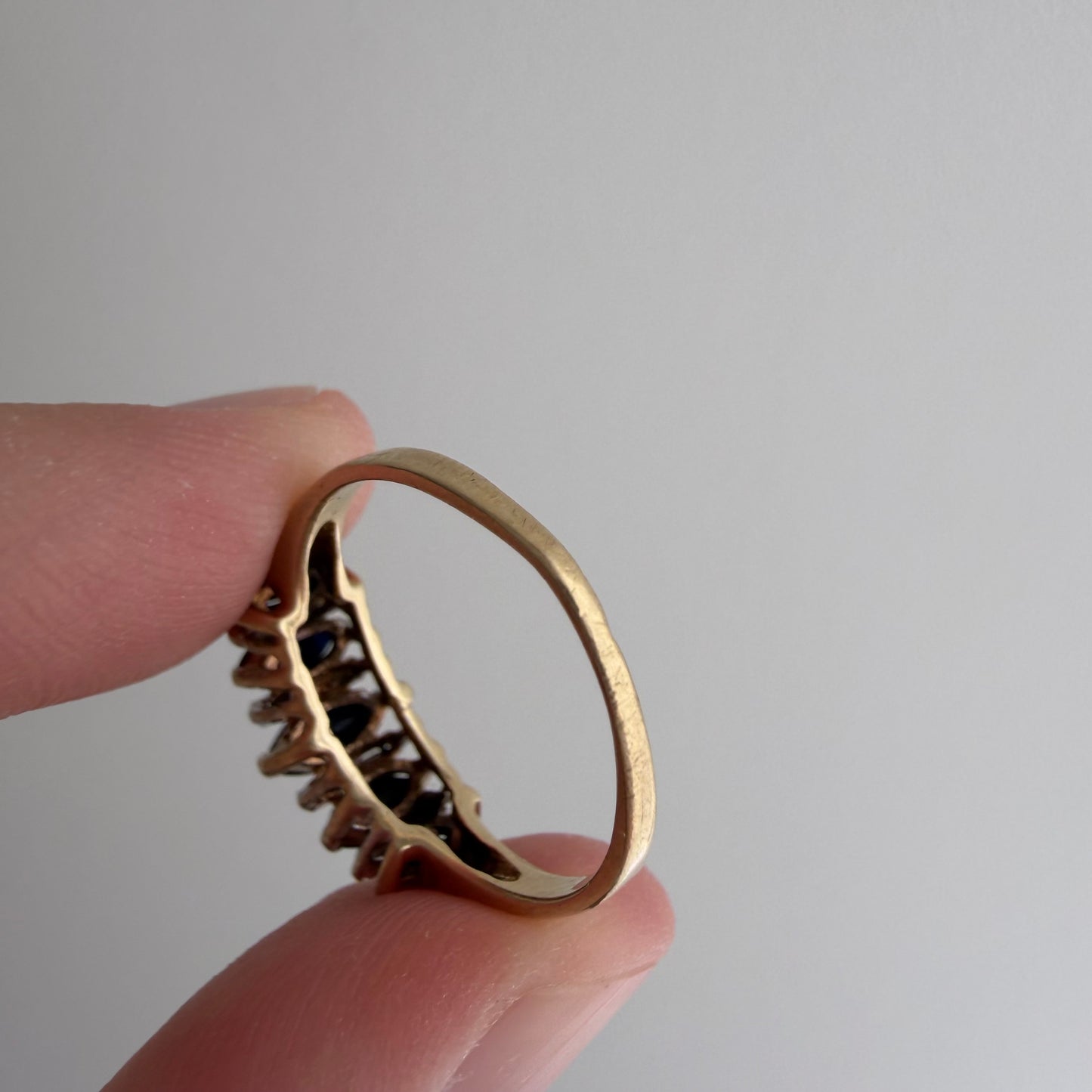 V I N T A G E // marquise magic / 10k and blue topaz raised band / size 6.25
