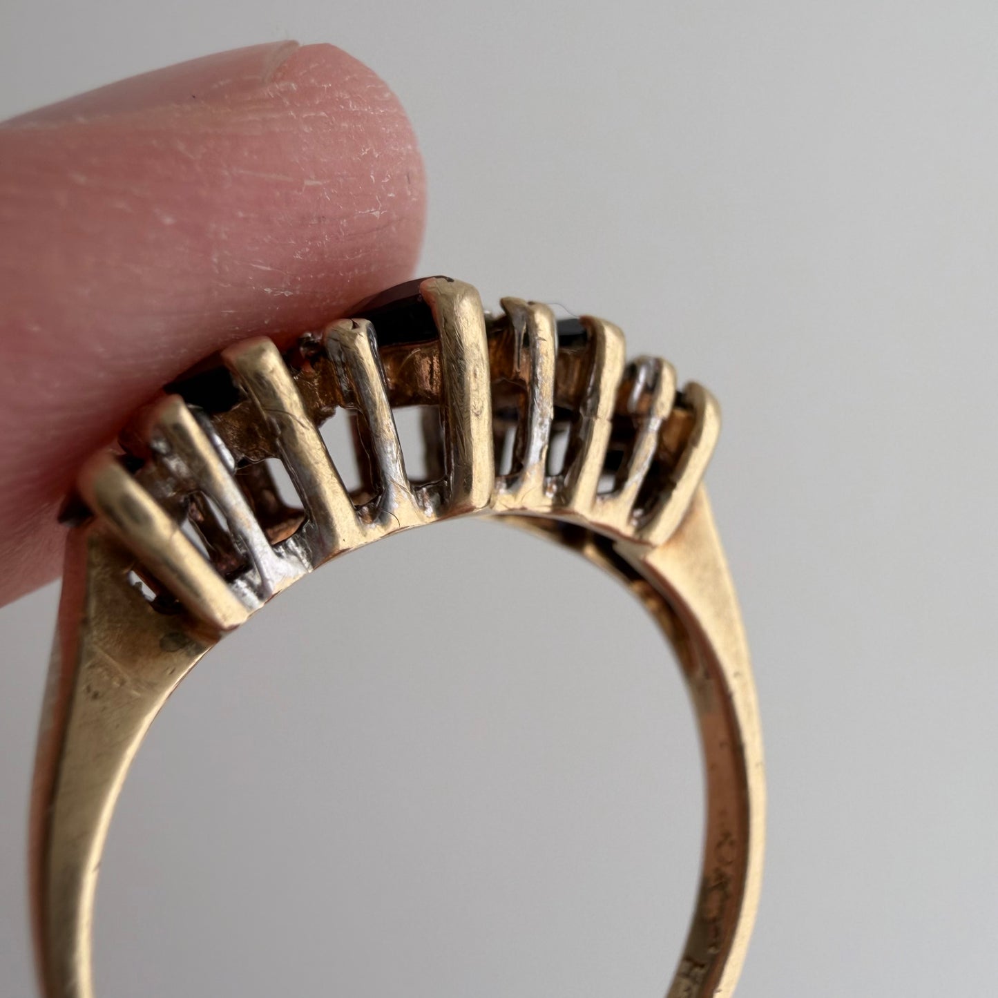 V I N T A G E // marquise magic / 10k and blue topaz raised band / size 6.25