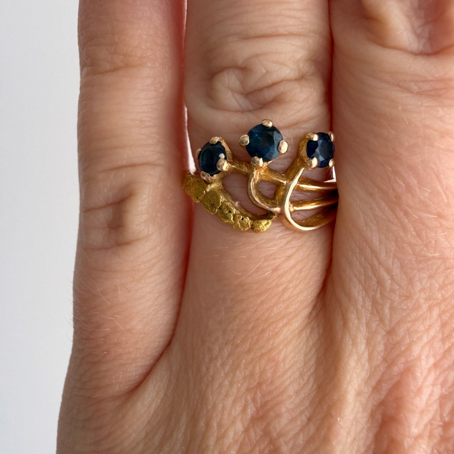 V I N T A G E // topaz blooms / 10k + nugget + topaz trilogy ring / size 5.25