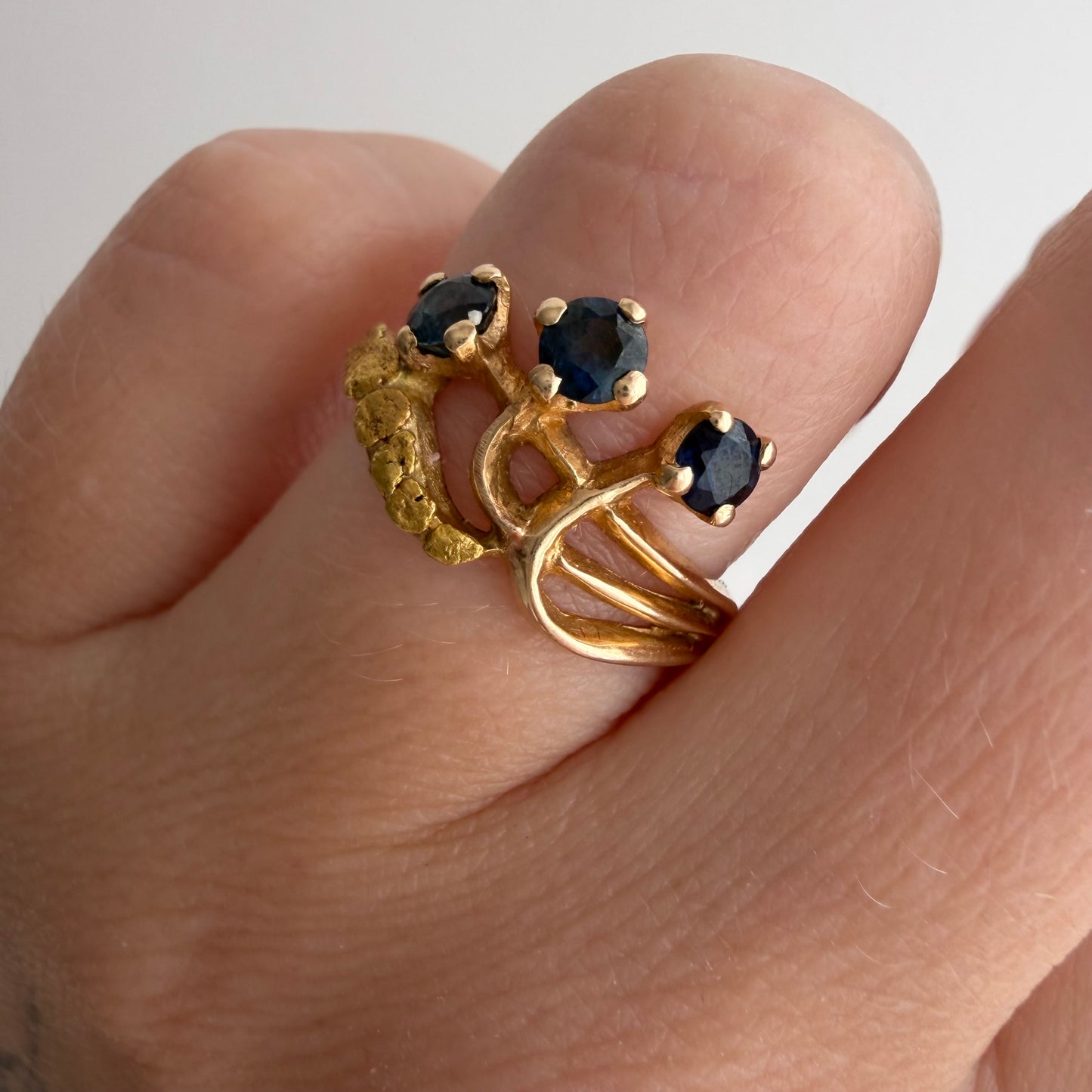 V I N T A G E // topaz blooms / 10k + nugget + topaz trilogy ring / size 5.25