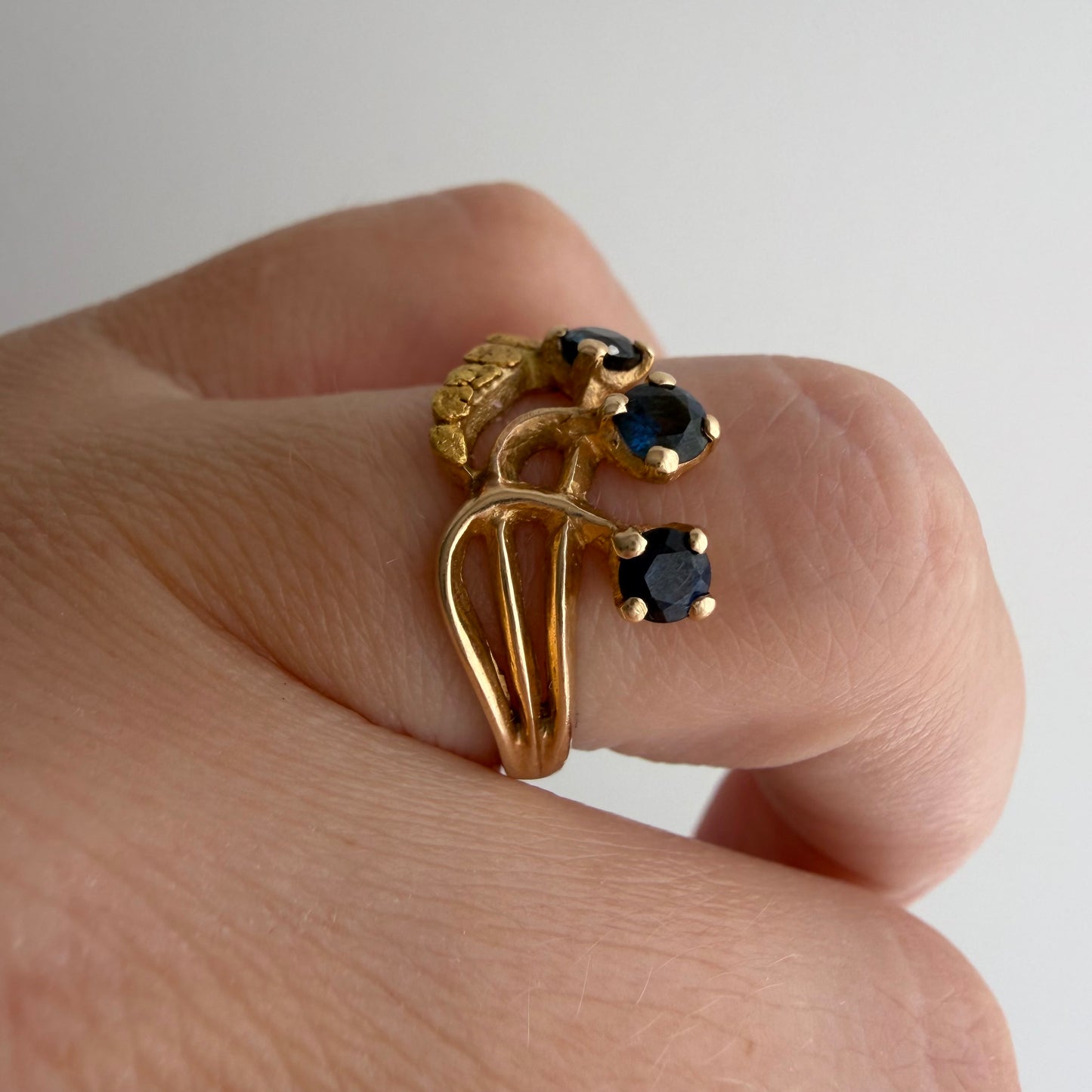 V I N T A G E // topaz blooms / 10k + nugget + topaz trilogy ring / size 5.25