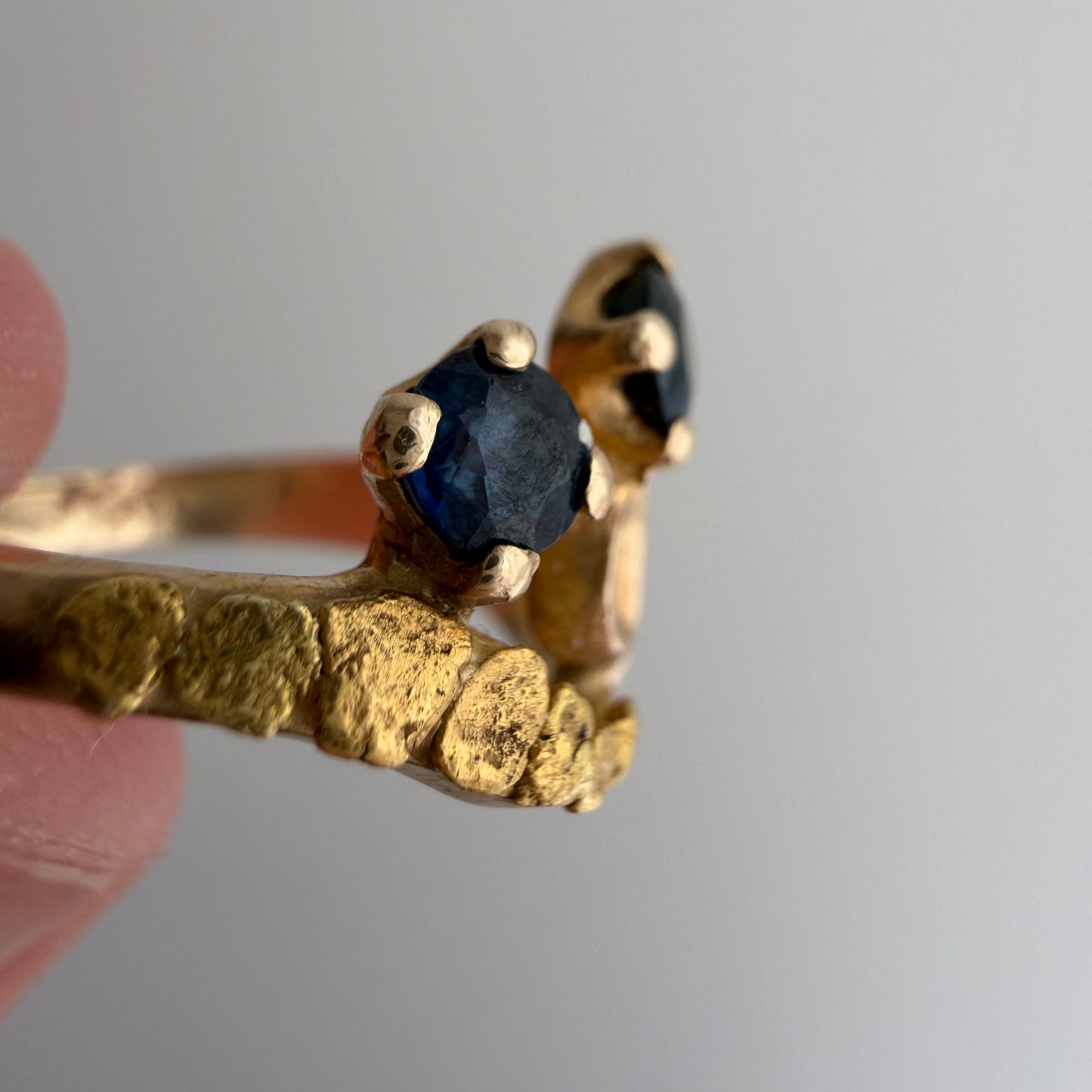 V I N T A G E // topaz blooms / 10k + nugget + topaz trilogy ring / size 5.25