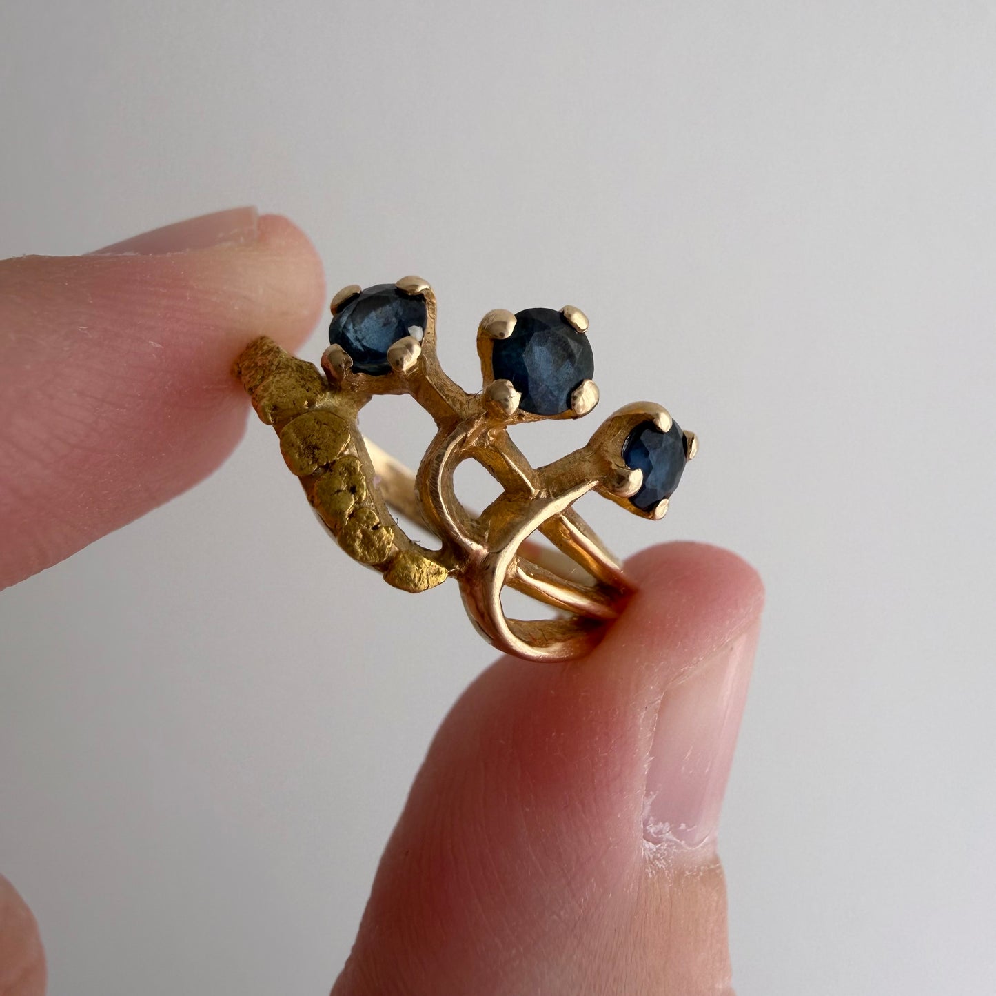 V I N T A G E // topaz blooms / 10k + nugget + topaz trilogy ring / size 5.25