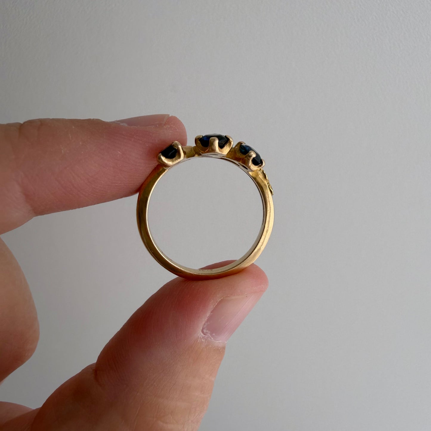 V I N T A G E // topaz blooms / 10k + nugget + topaz trilogy ring / size 5.25