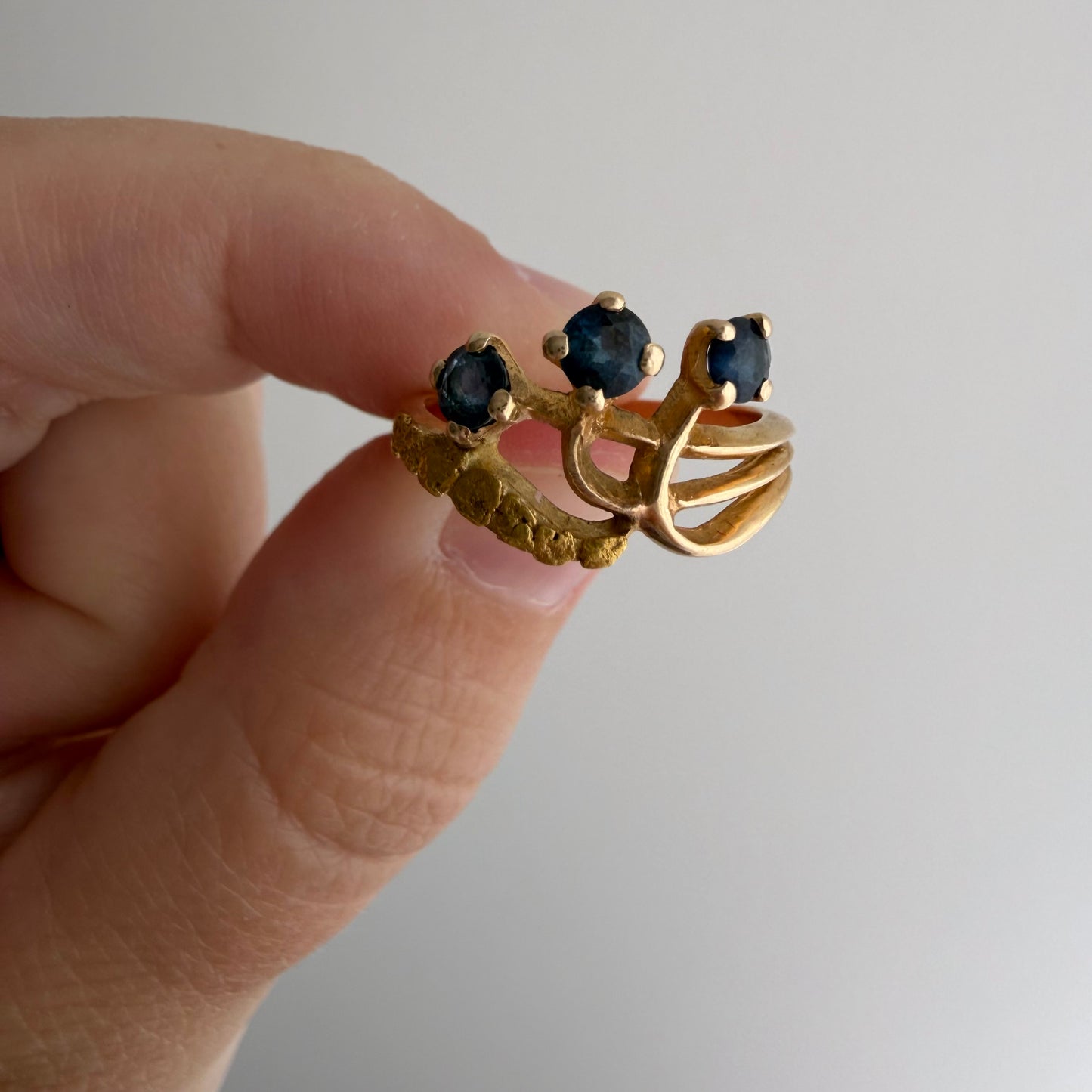 V I N T A G E // topaz blooms / 10k + nugget + topaz trilogy ring / size 5.25
