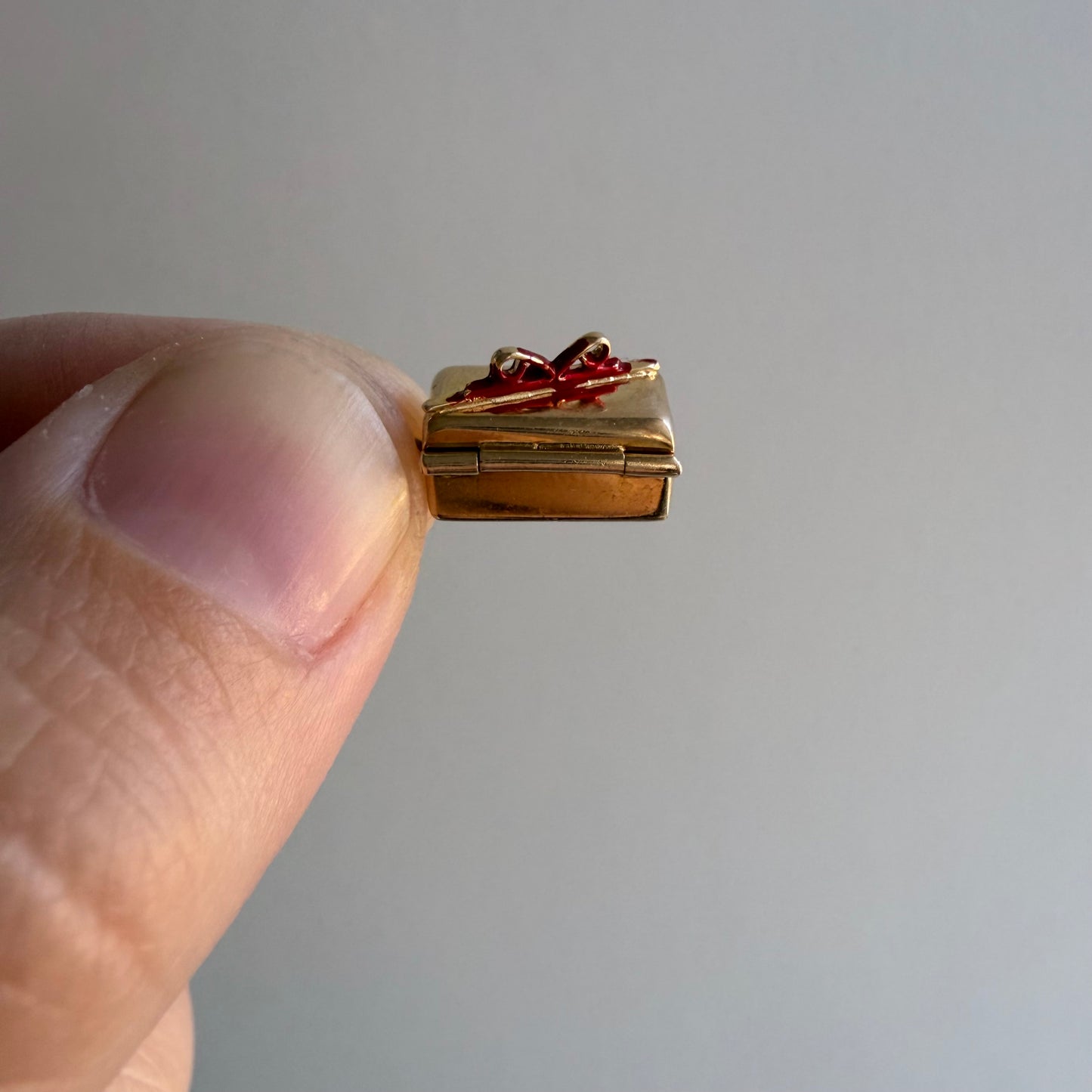 V I N T A G E // for tiny spells / 10k treasure chest / a charm or pendant