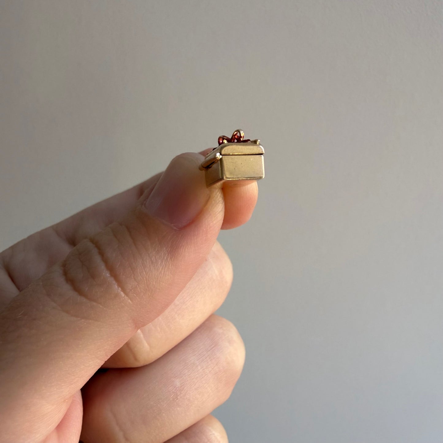 V I N T A G E // for tiny spells / 10k treasure chest / a charm or pendant